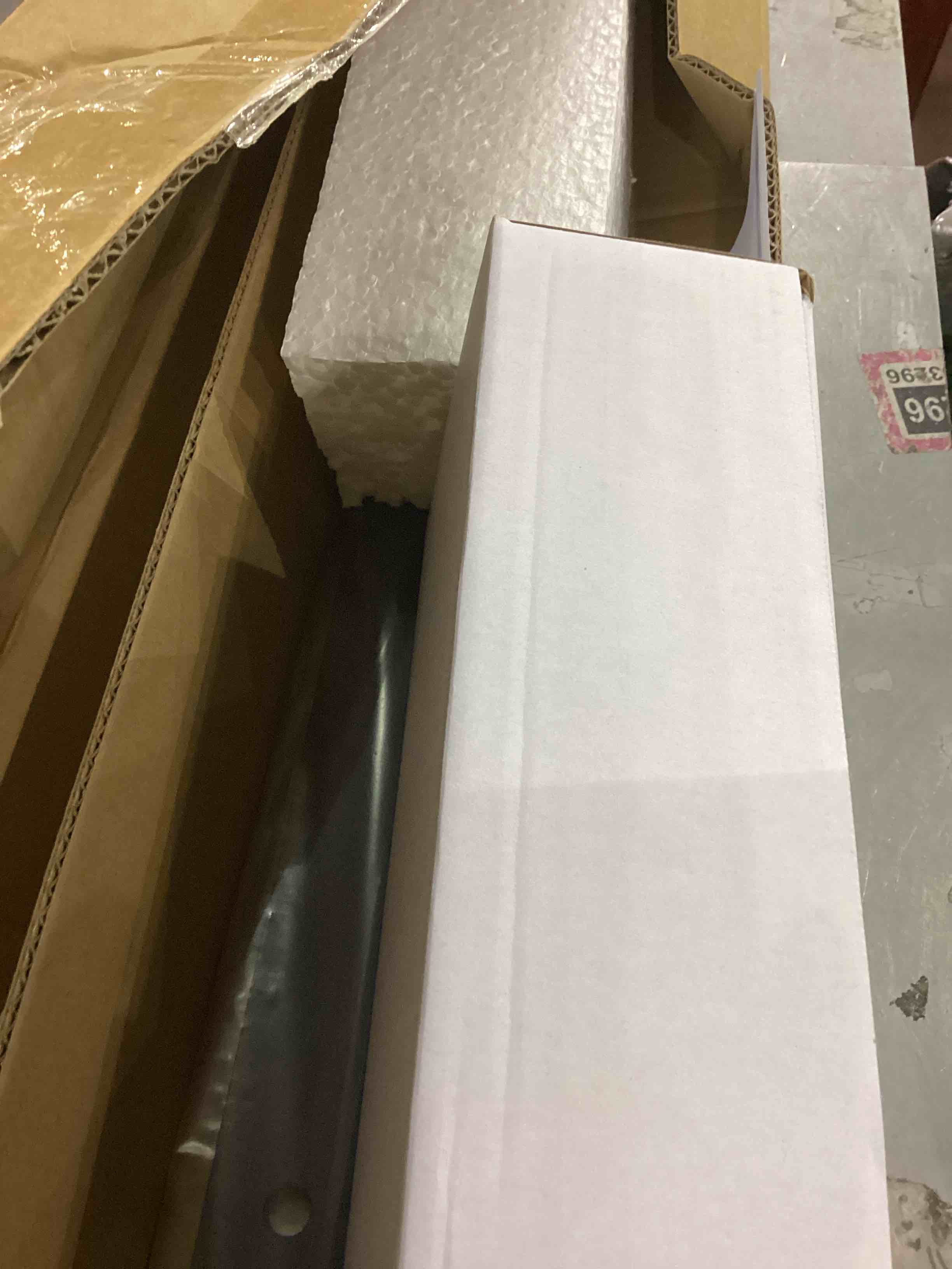 https://s3.amazonaws.com/lotting-images-prod/bidfta/PNK2347511_1753352128731.jpeg