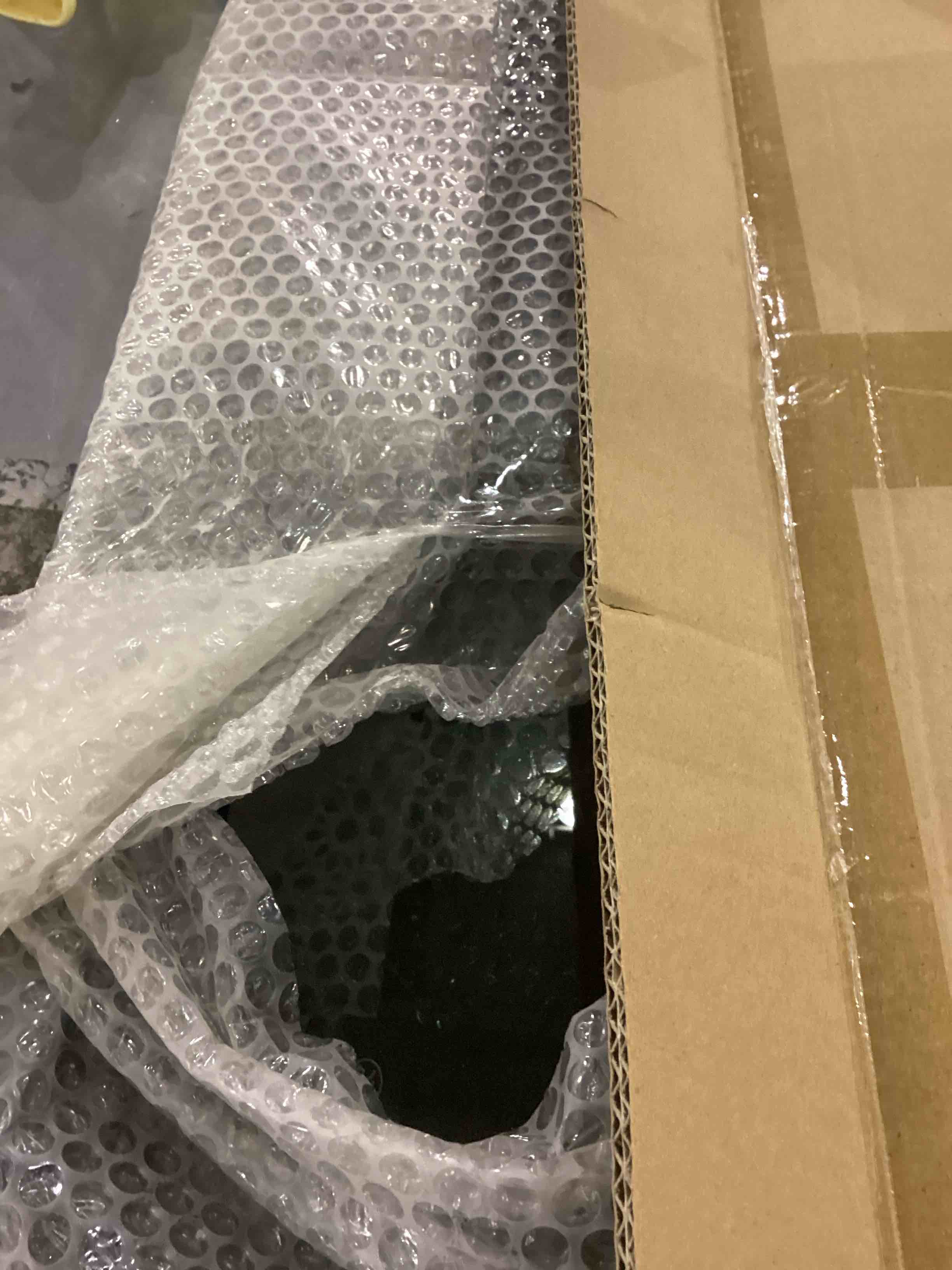 https://s3.amazonaws.com/lotting-images-prod/bidfta/PNK2347573_1753352522479.jpeg