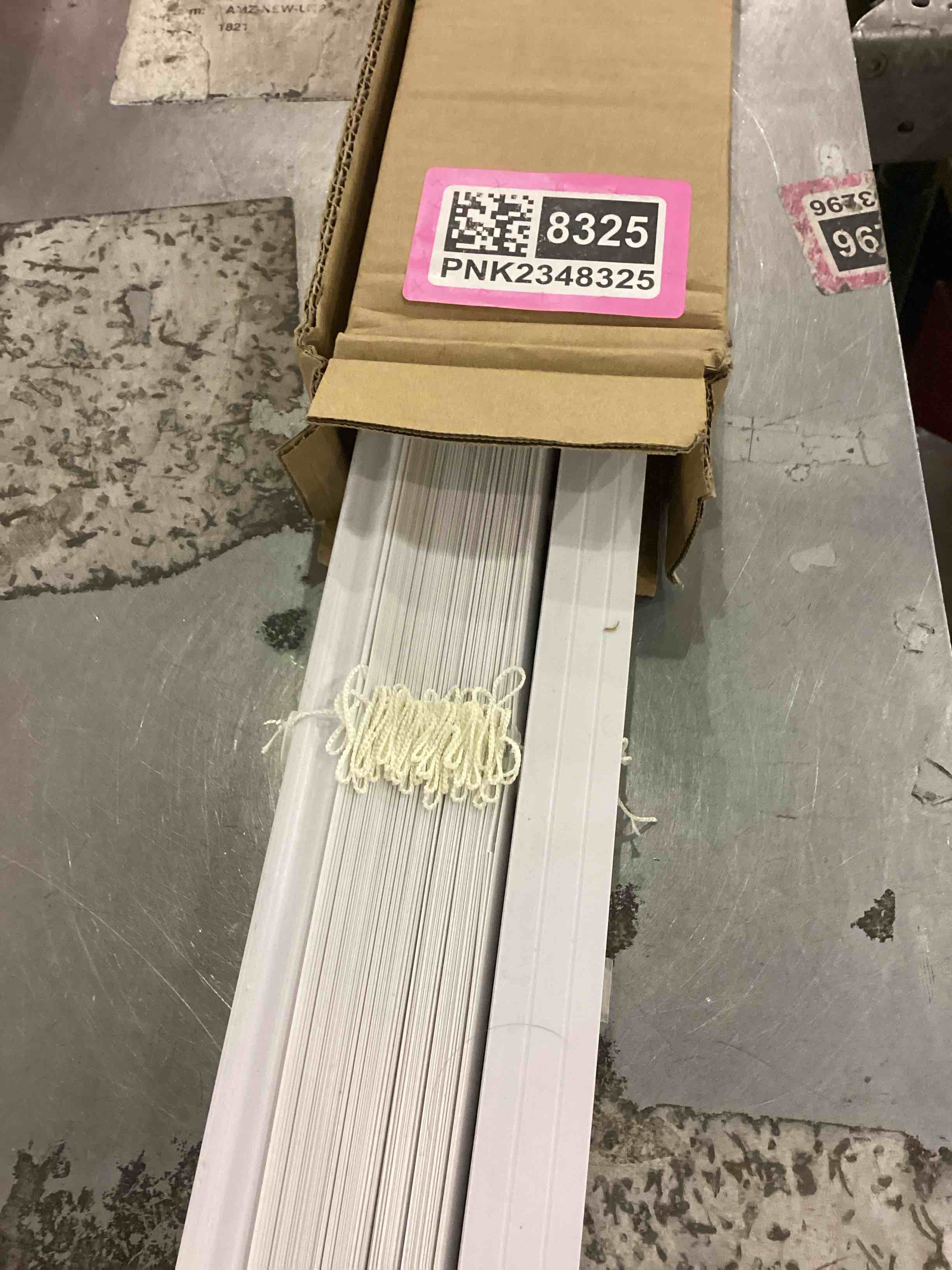 https://s3.amazonaws.com/lotting-images-prod/bidfta/PNK2348325_1753440738277.jpeg