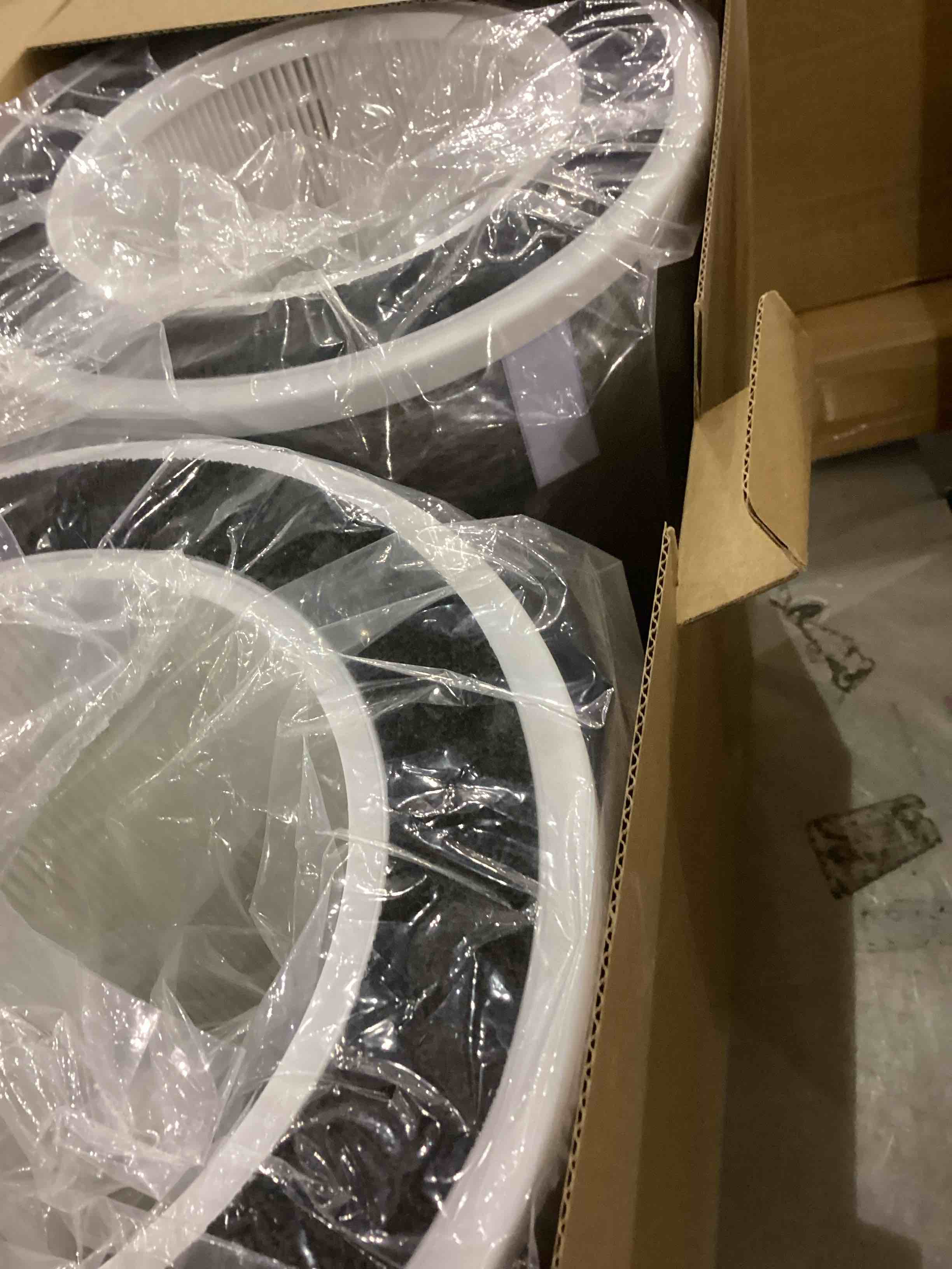 https://s3.amazonaws.com/lotting-images-prod/bidfta/PNK2348437_1753443638903.jpeg