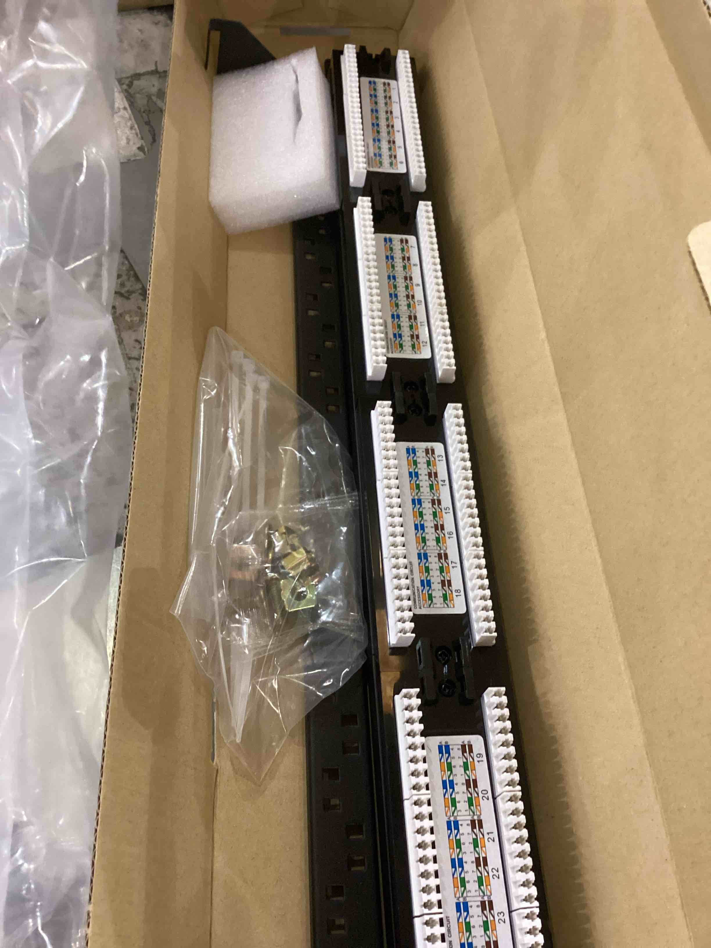 https://s3.amazonaws.com/lotting-images-prod/bidfta/PNK2348694_1753461724233.jpeg