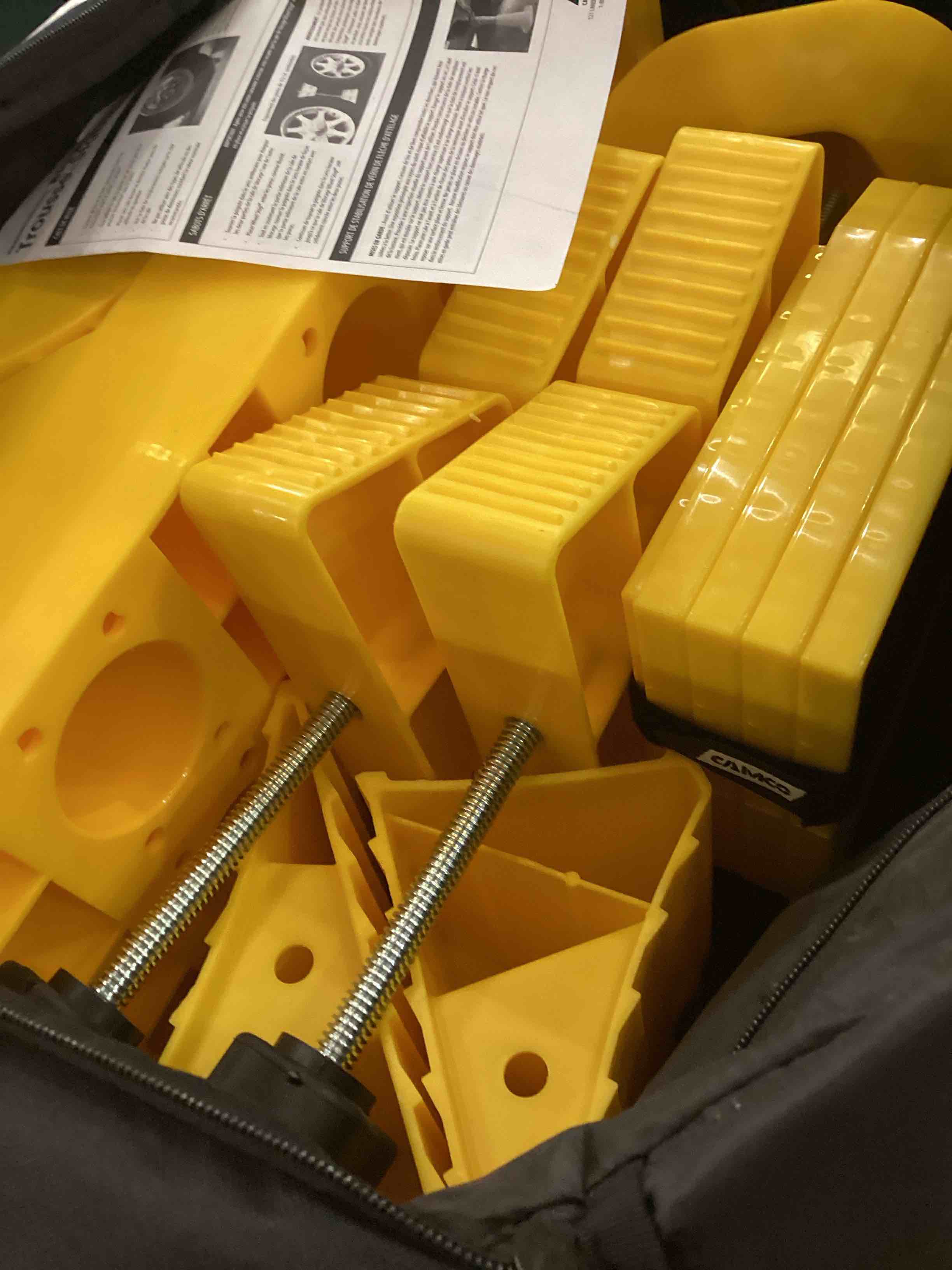 Camco Big Bag Stabilization Kit - Includes facilities to level and stabilize Your RV, Camper or Trai