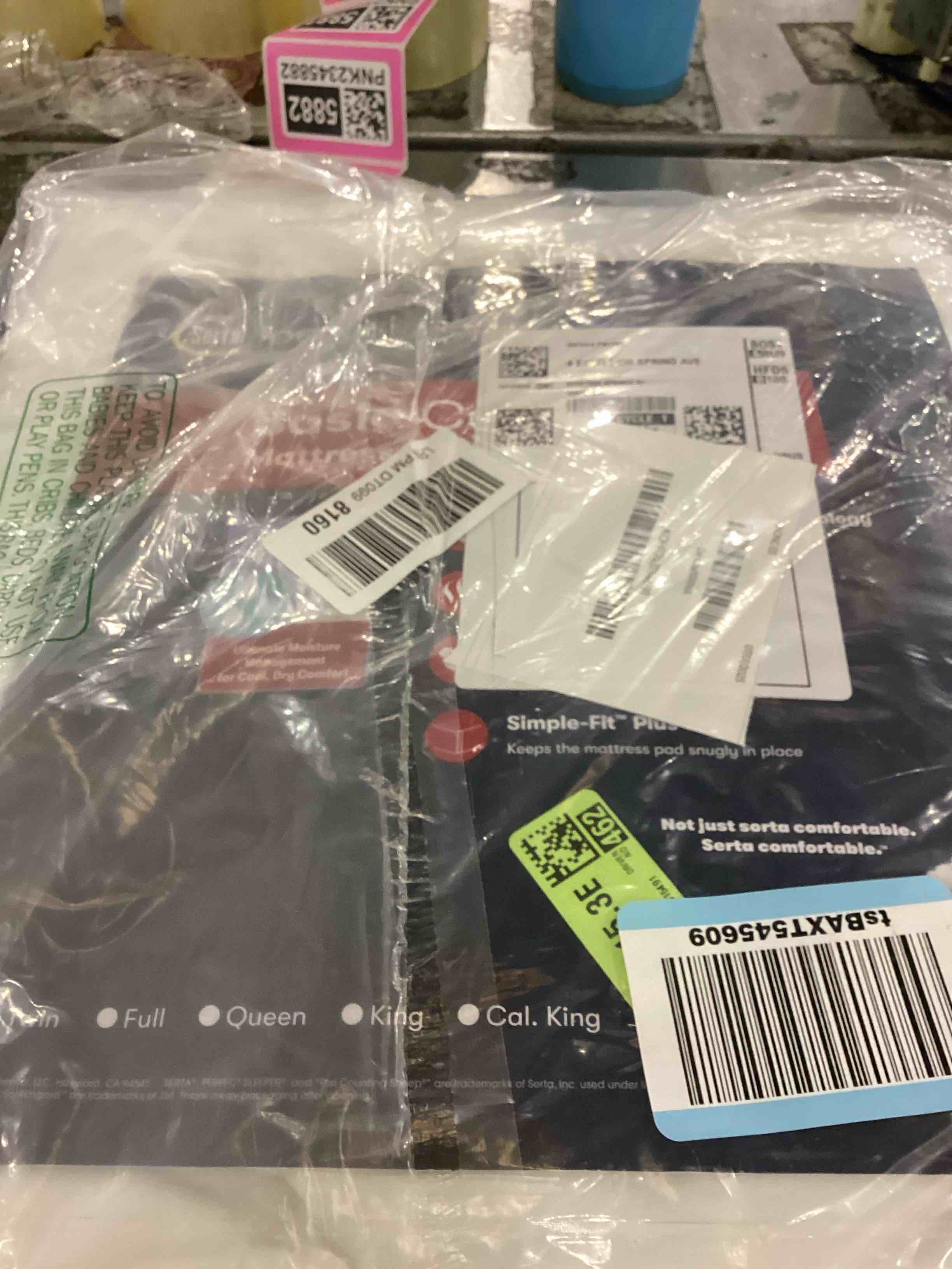 https://s3.amazonaws.com/lotting-images-prod/bidfta/PNK2349411_1753896357895.jpeg