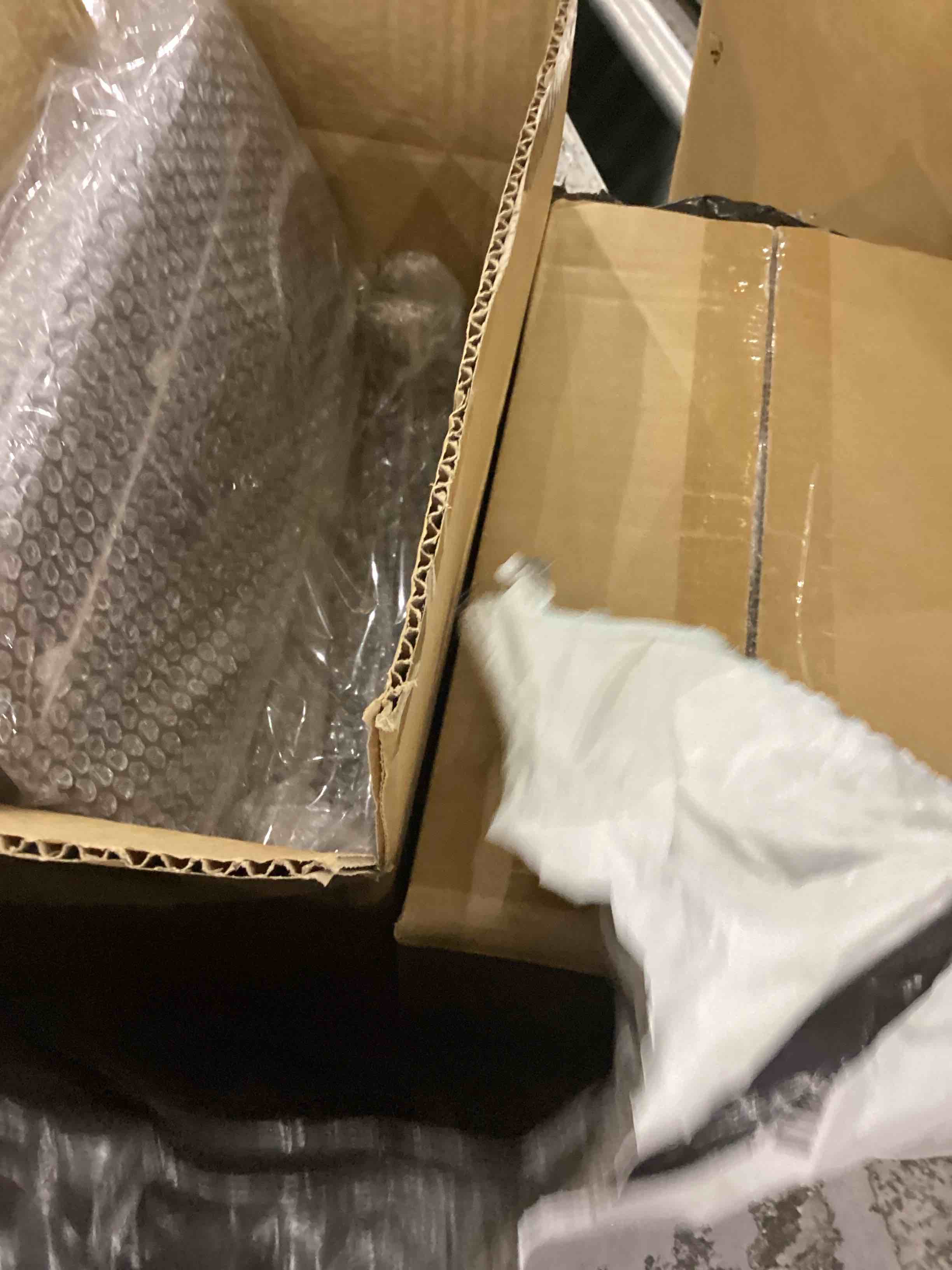 https://s3.amazonaws.com/lotting-images-prod/bidfta/PNK2350066_1753964242615.jpeg