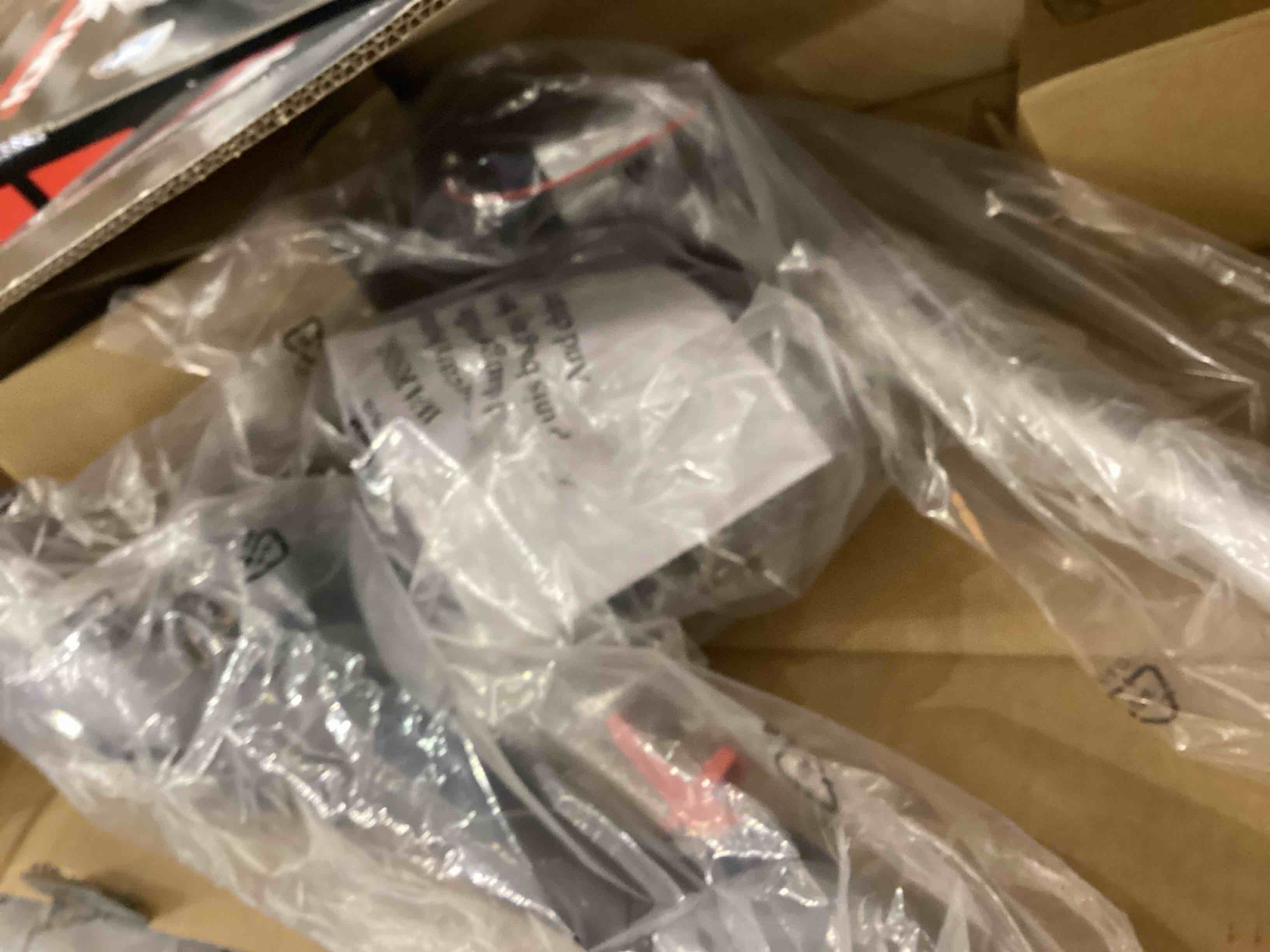 https://s3.amazonaws.com/lotting-images-prod/bidfta/PNK2350235_1753984007018.jpeg