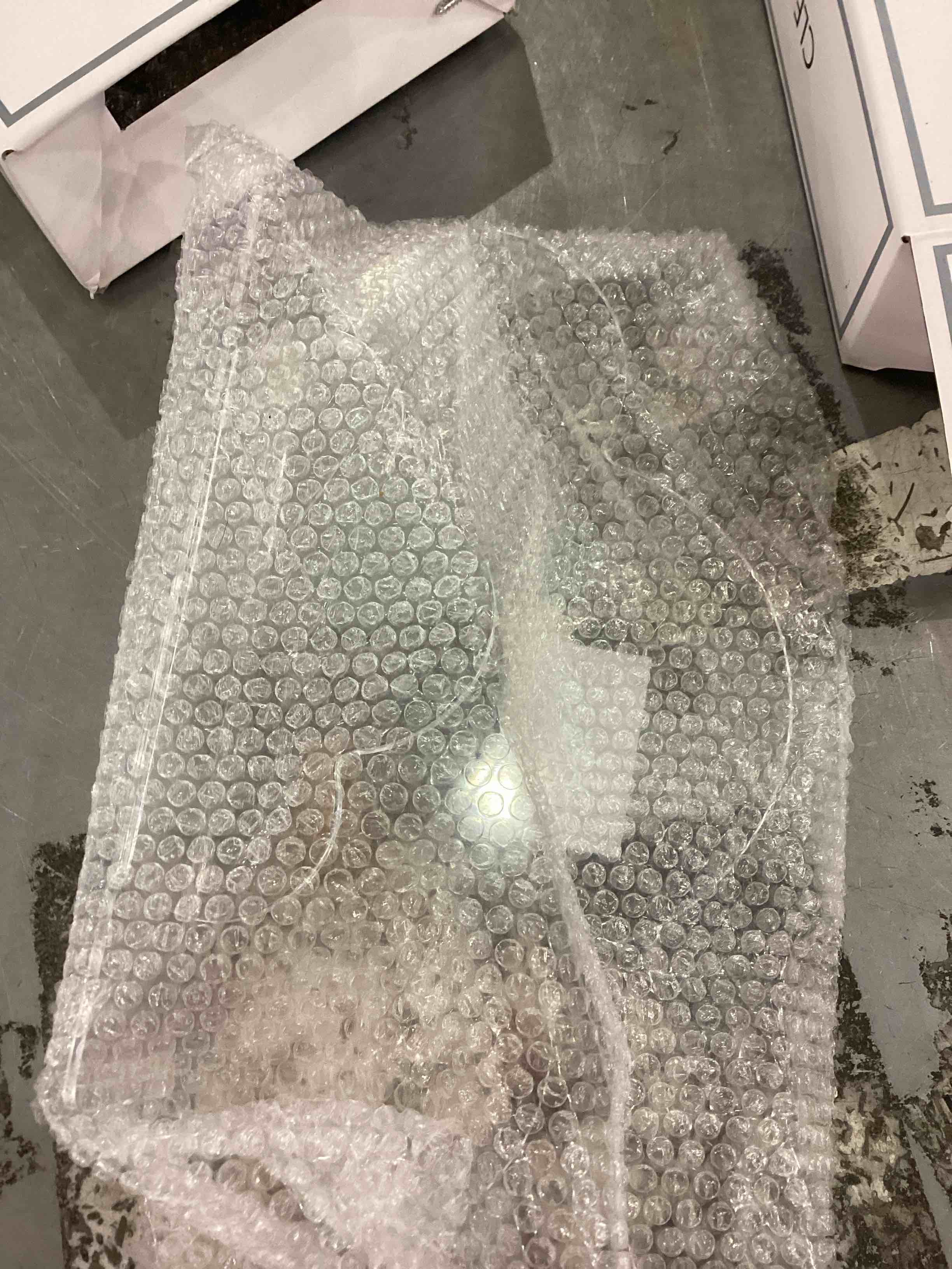 https://s3.amazonaws.com/lotting-images-prod/bidfta/PNK2353274_1753792907965.jpeg