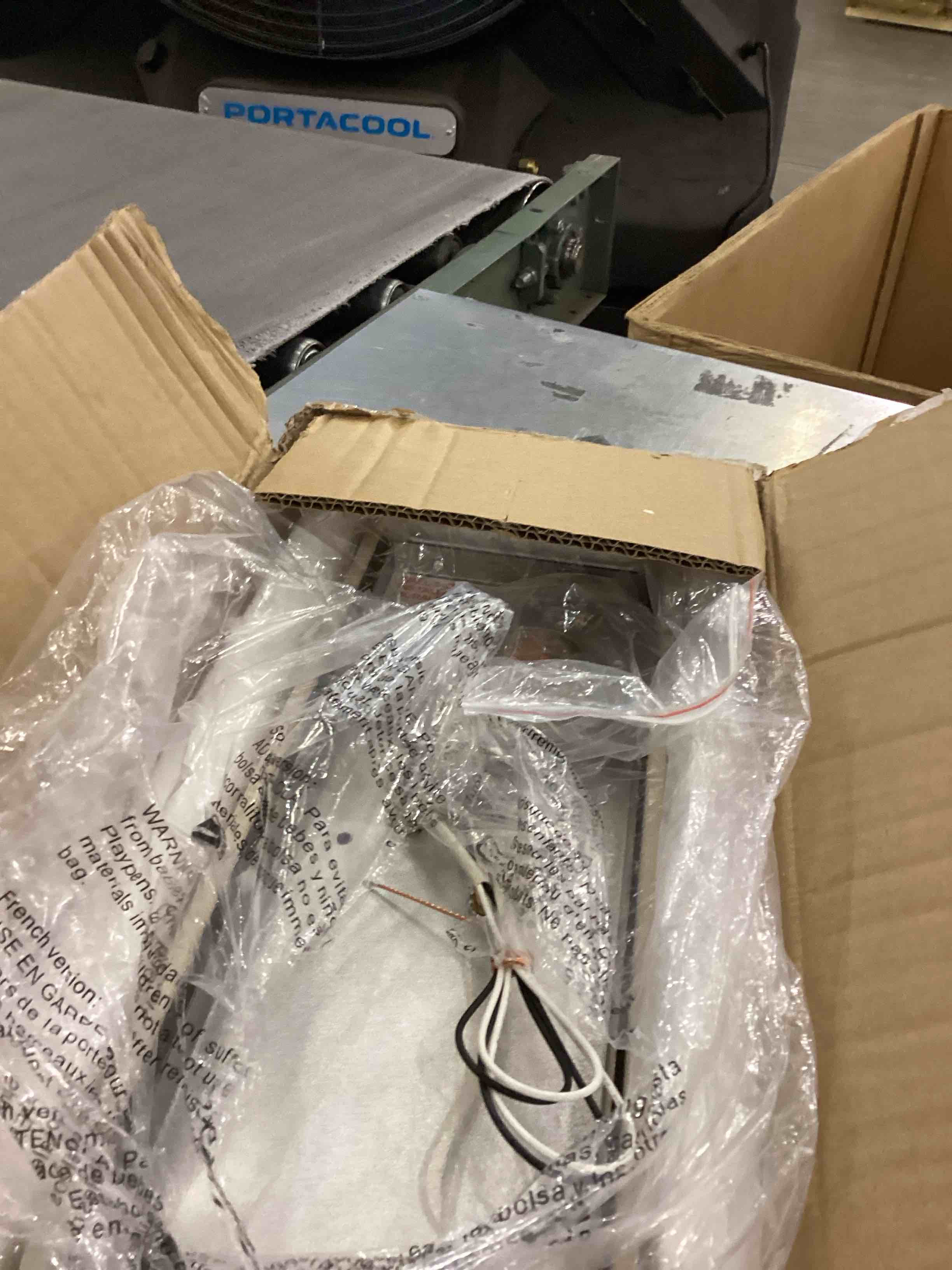 https://s3.amazonaws.com/lotting-images-prod/bidfta/PNK2353513_1753882605091.jpeg