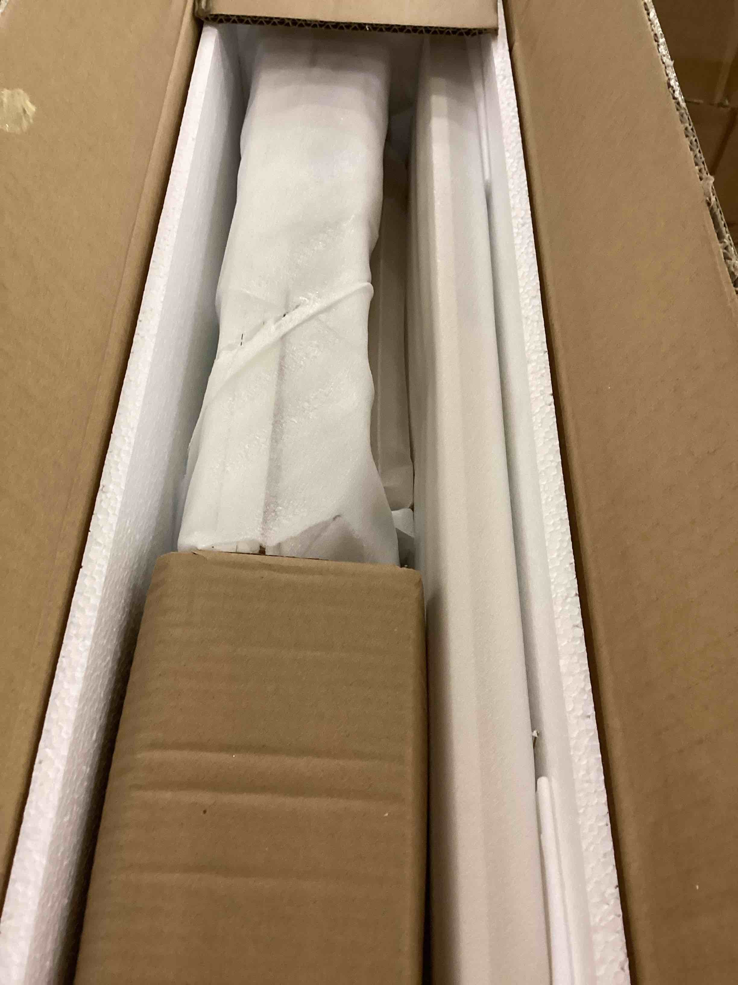 https://s3.amazonaws.com/lotting-images-prod/bidfta/PNK2356073_1753971466477.jpeg