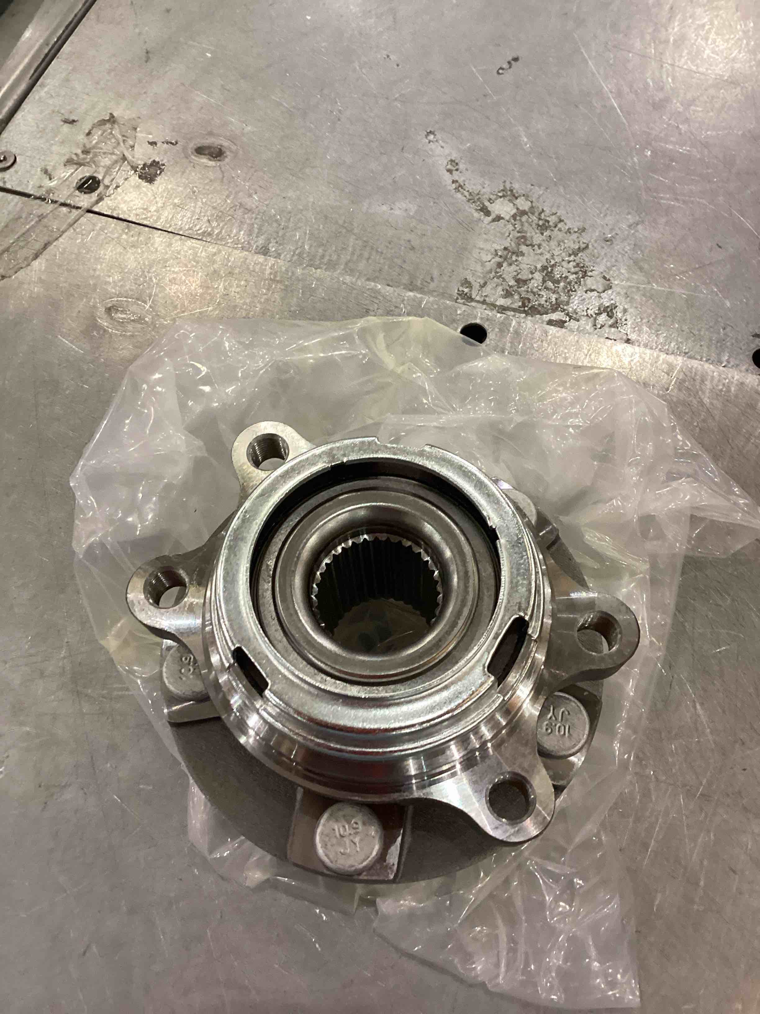 WHEEL HUB UNIT FOUR-WHEEL DRIVE FRONT 40202-EG36C 40202EG36C