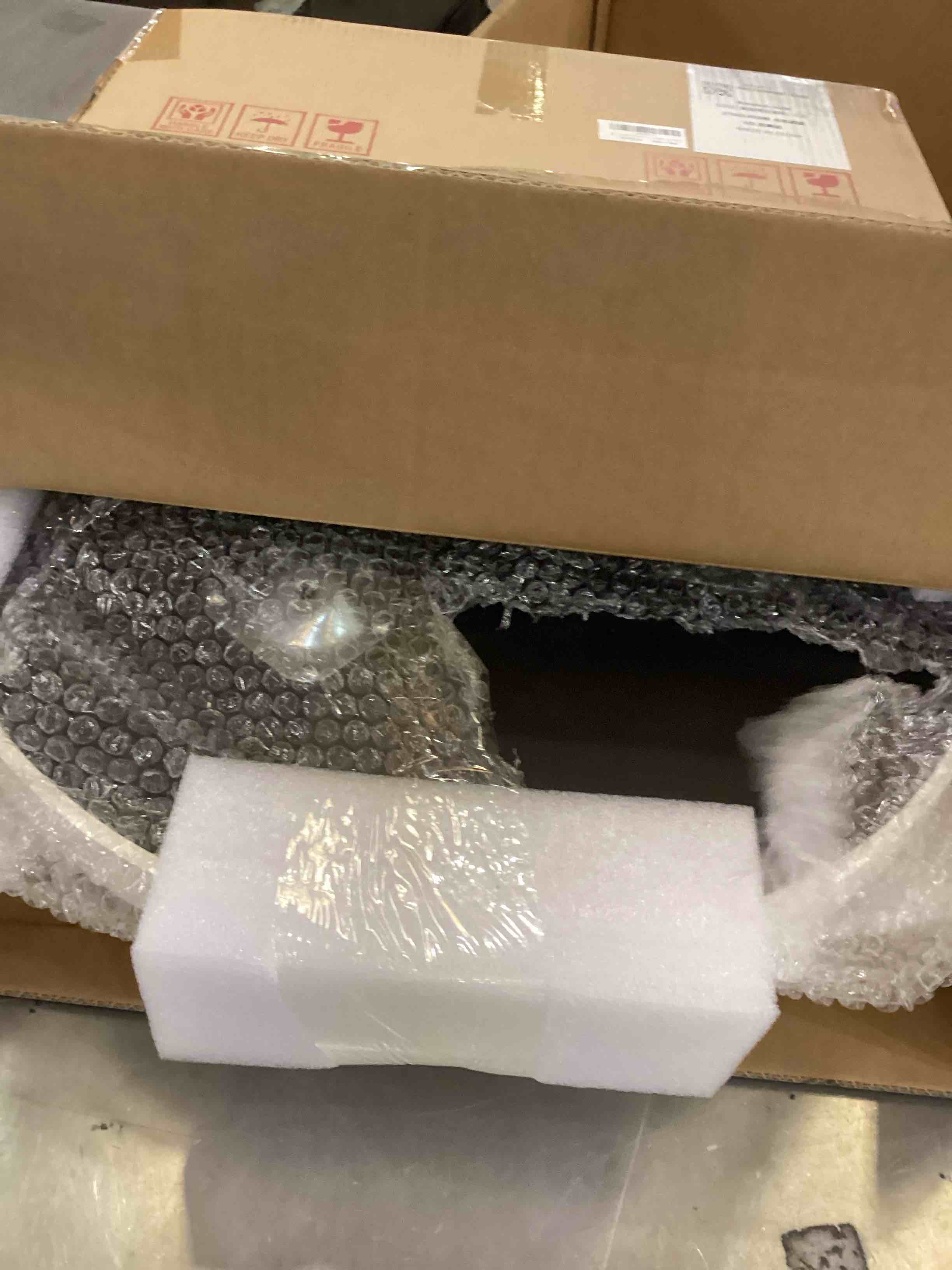 https://s3.amazonaws.com/lotting-images-prod/bidfta/PNK2356161_1753980012738.jpeg