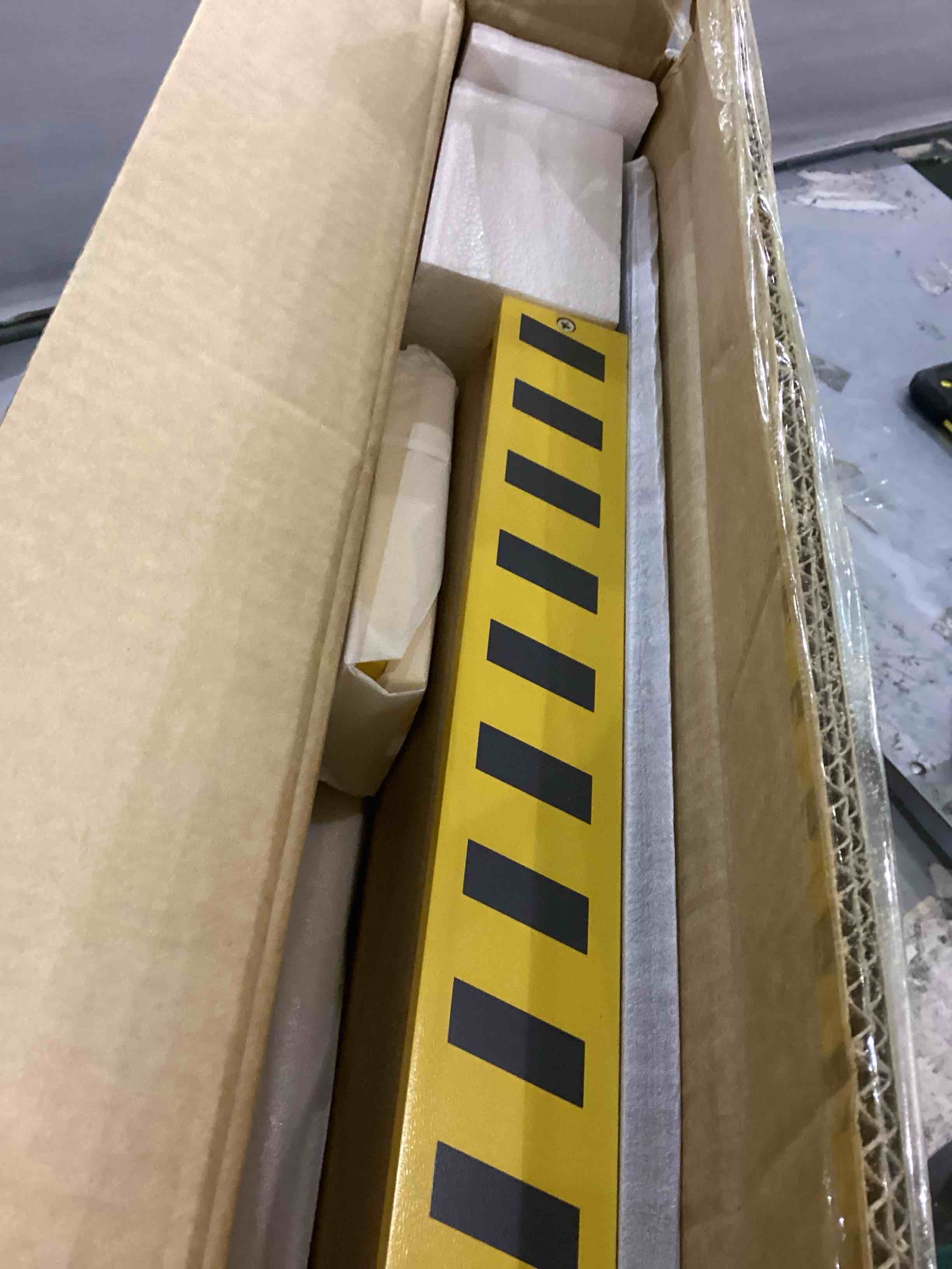 https://s3.amazonaws.com/lotting-images-prod/bidfta/PNK2359051_1753962427158.jpeg