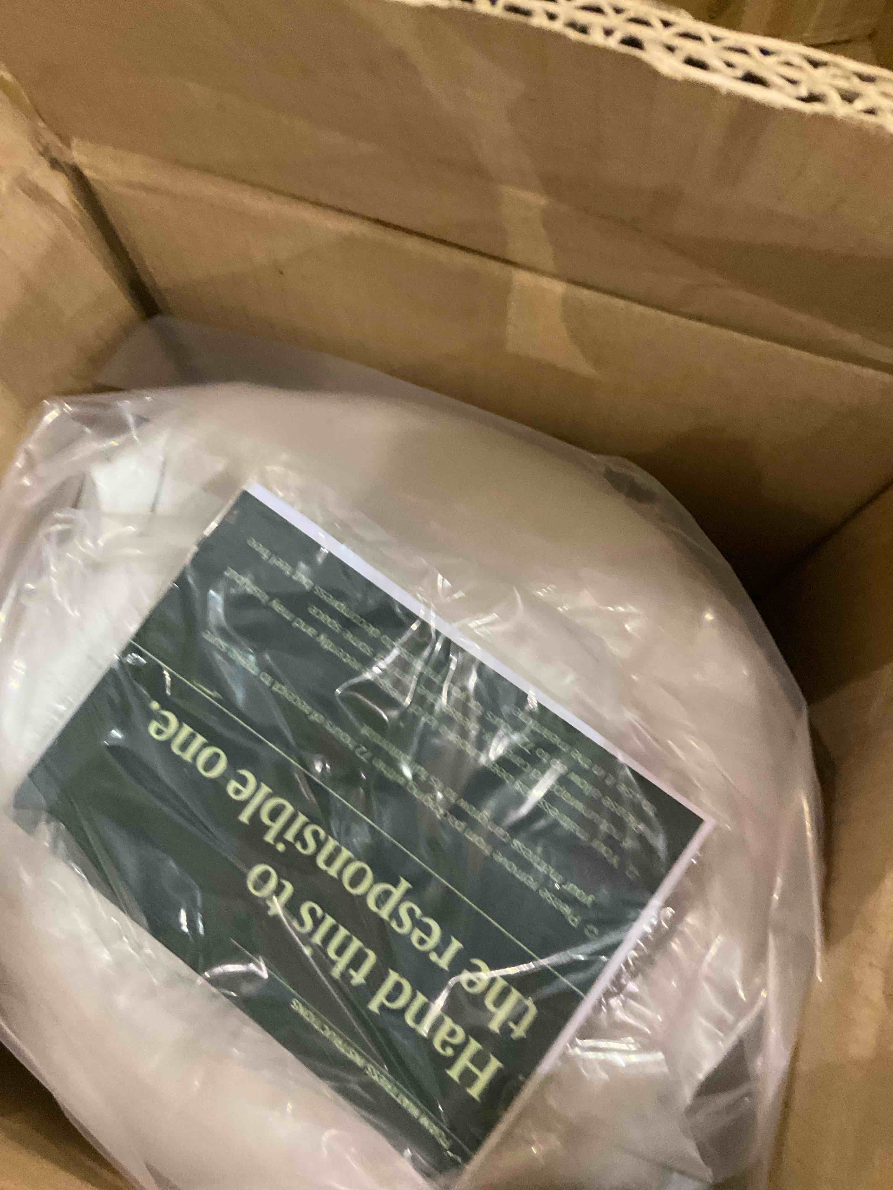 https://s3.amazonaws.com/lotting-images-prod/bidfta/PNK2362614_1754568962635.jpeg