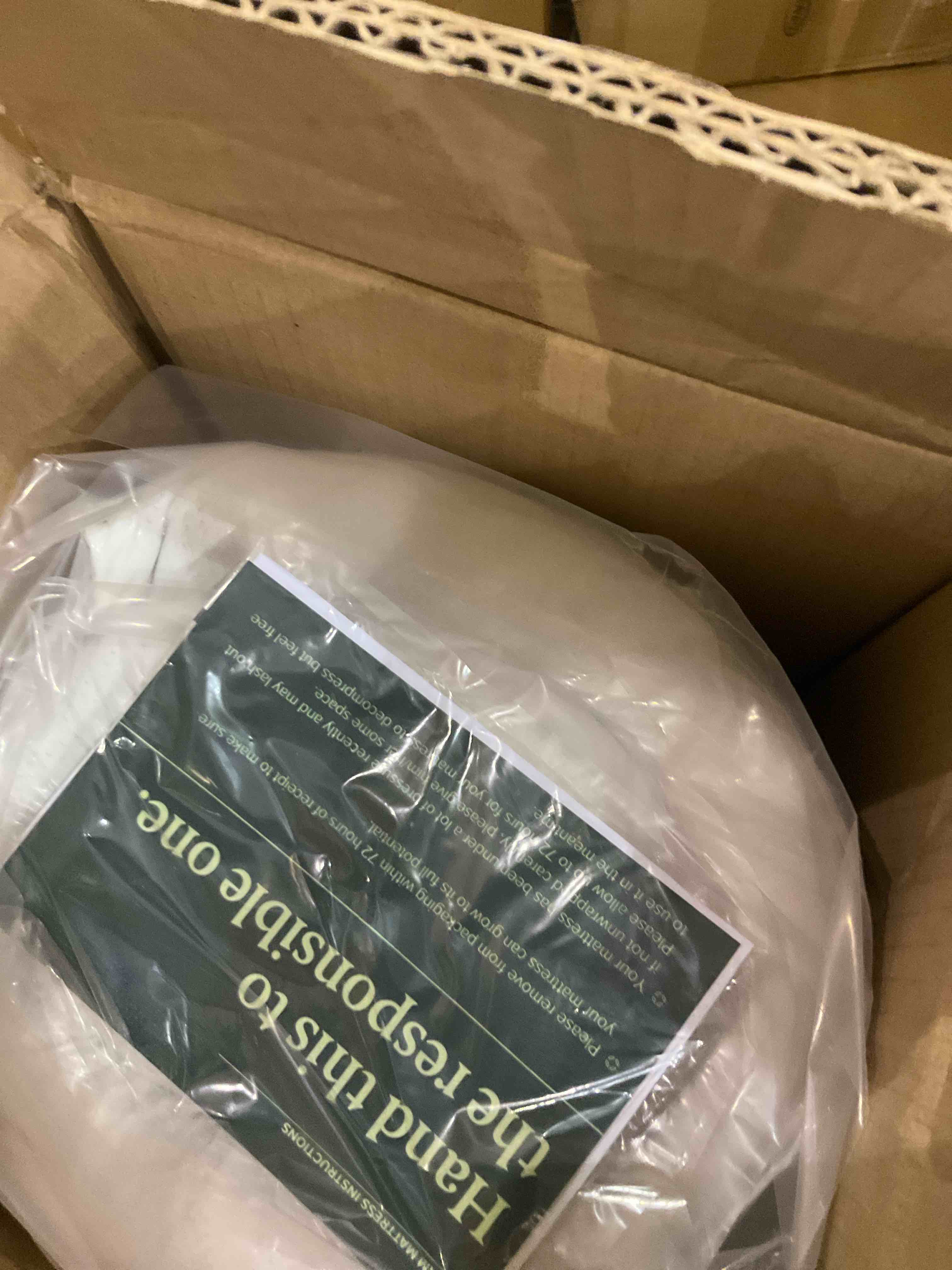 https://s3.amazonaws.com/lotting-images-prod/bidfta/PNK2362615_1754568963516.jpeg