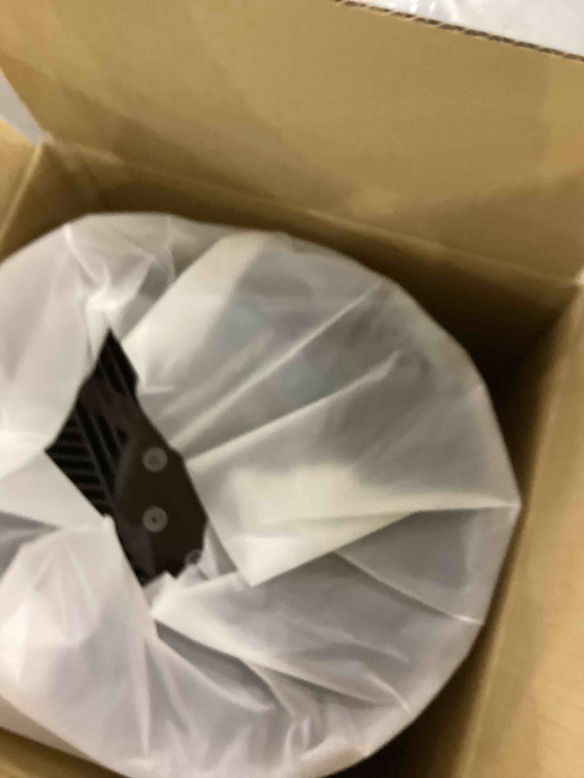 https://s3.amazonaws.com/lotting-images-prod/bidfta/PNK2362781_1754656968861.jpeg