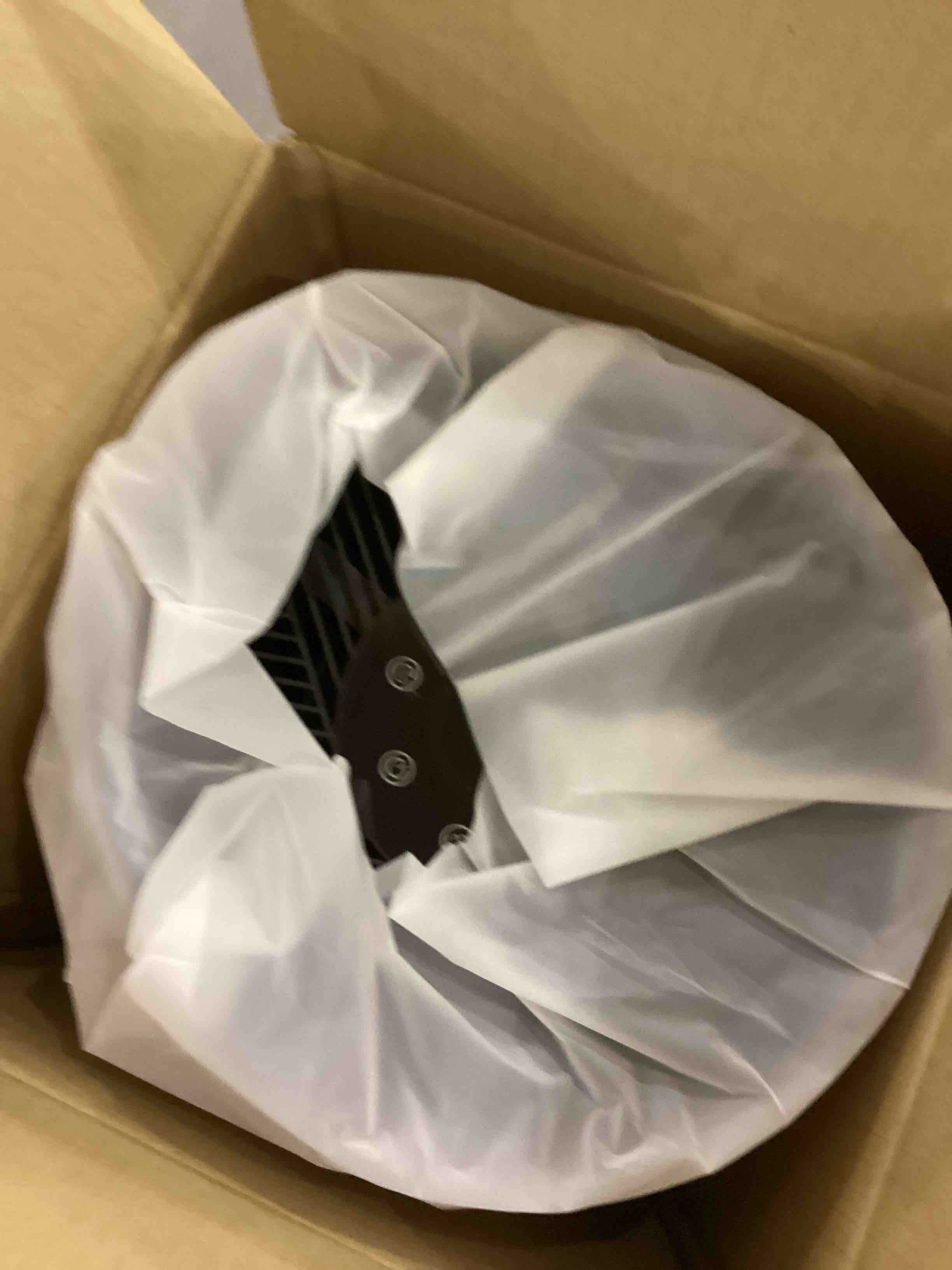 https://s3.amazonaws.com/lotting-images-prod/bidfta/PNK2362781_1754656969681.jpeg