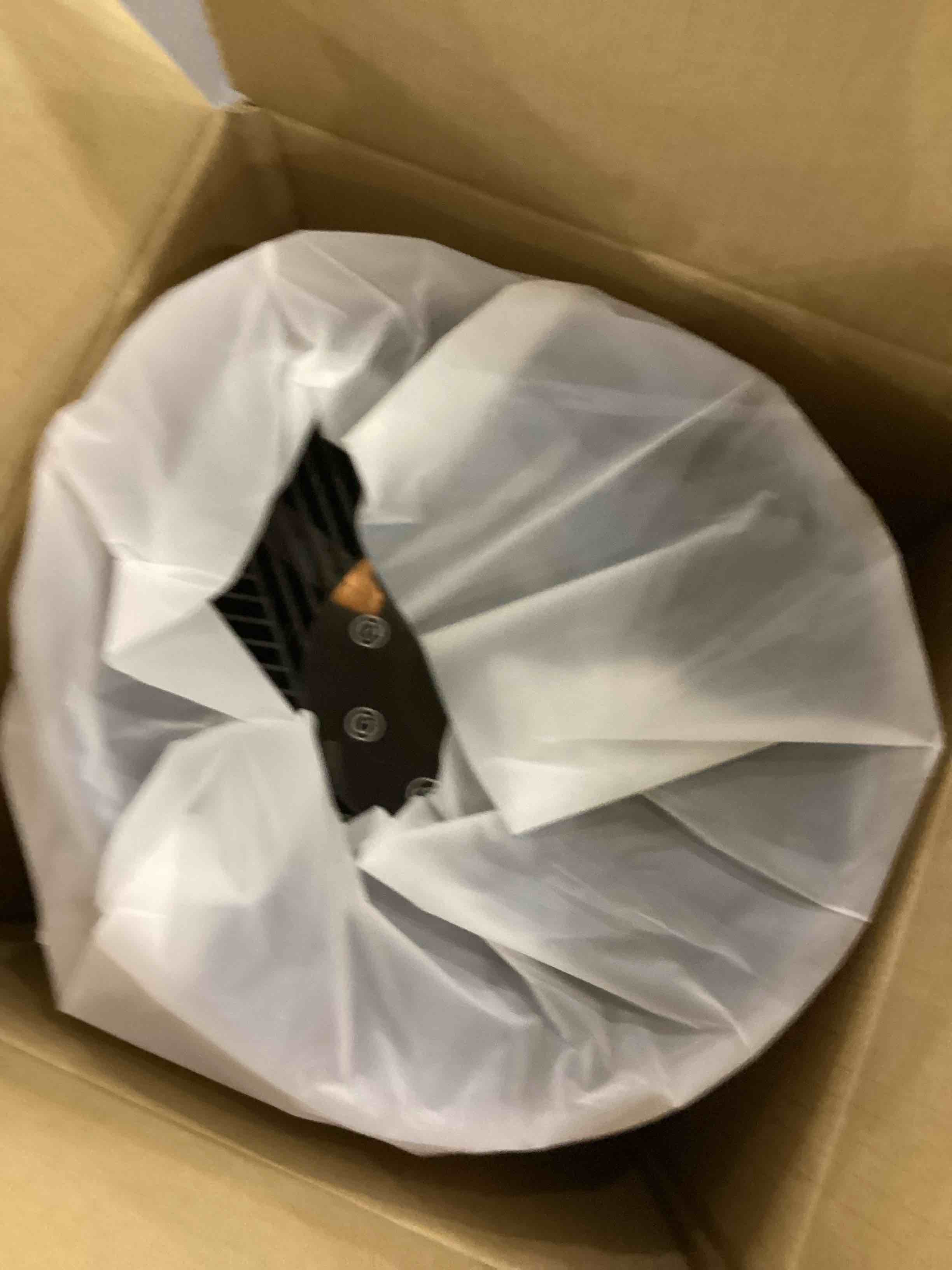 https://s3.amazonaws.com/lotting-images-prod/bidfta/PNK2362781_1754656970584.jpeg