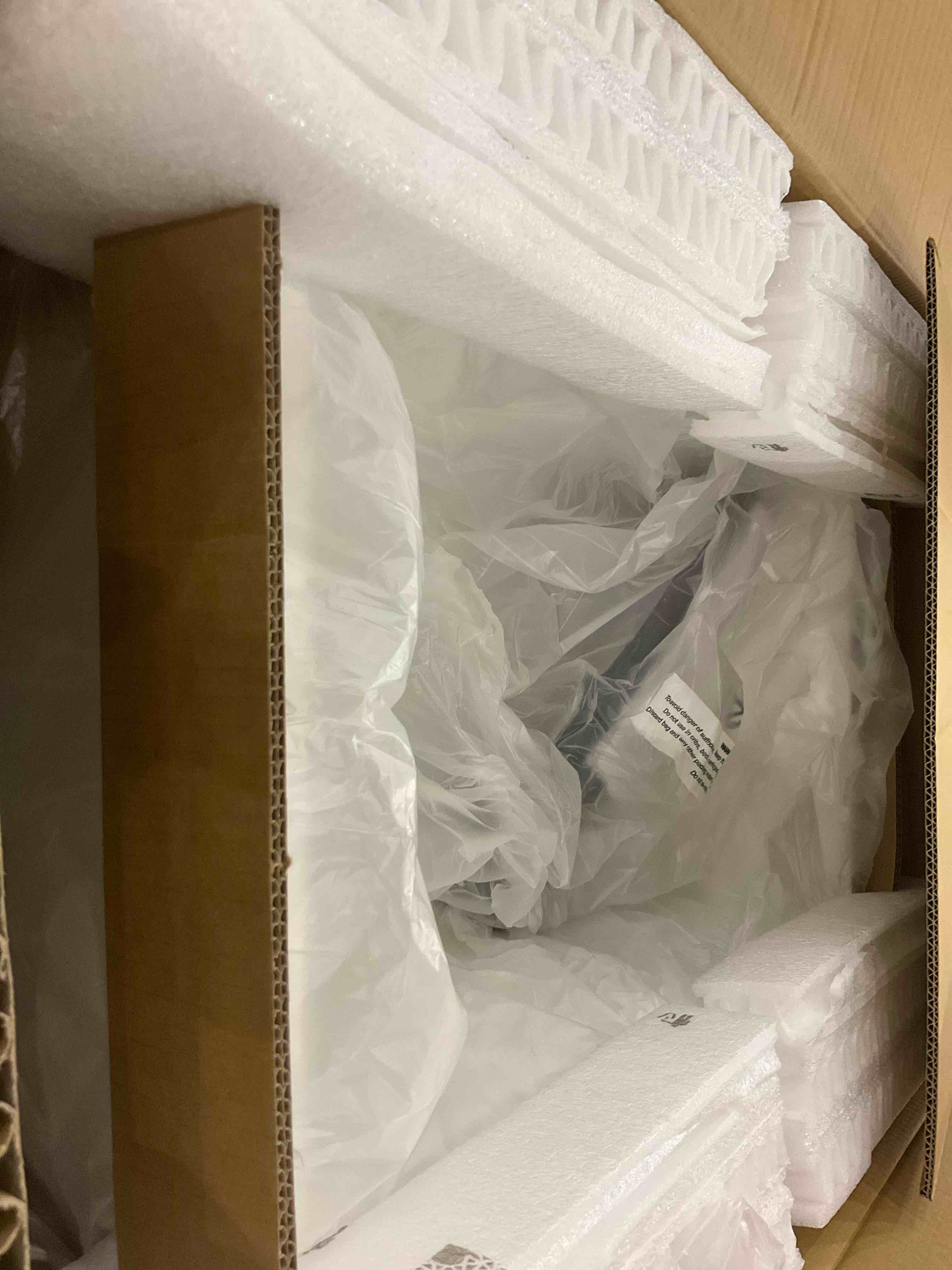 https://s3.amazonaws.com/lotting-images-prod/bidfta/PNK2362905_1754651773524.jpeg