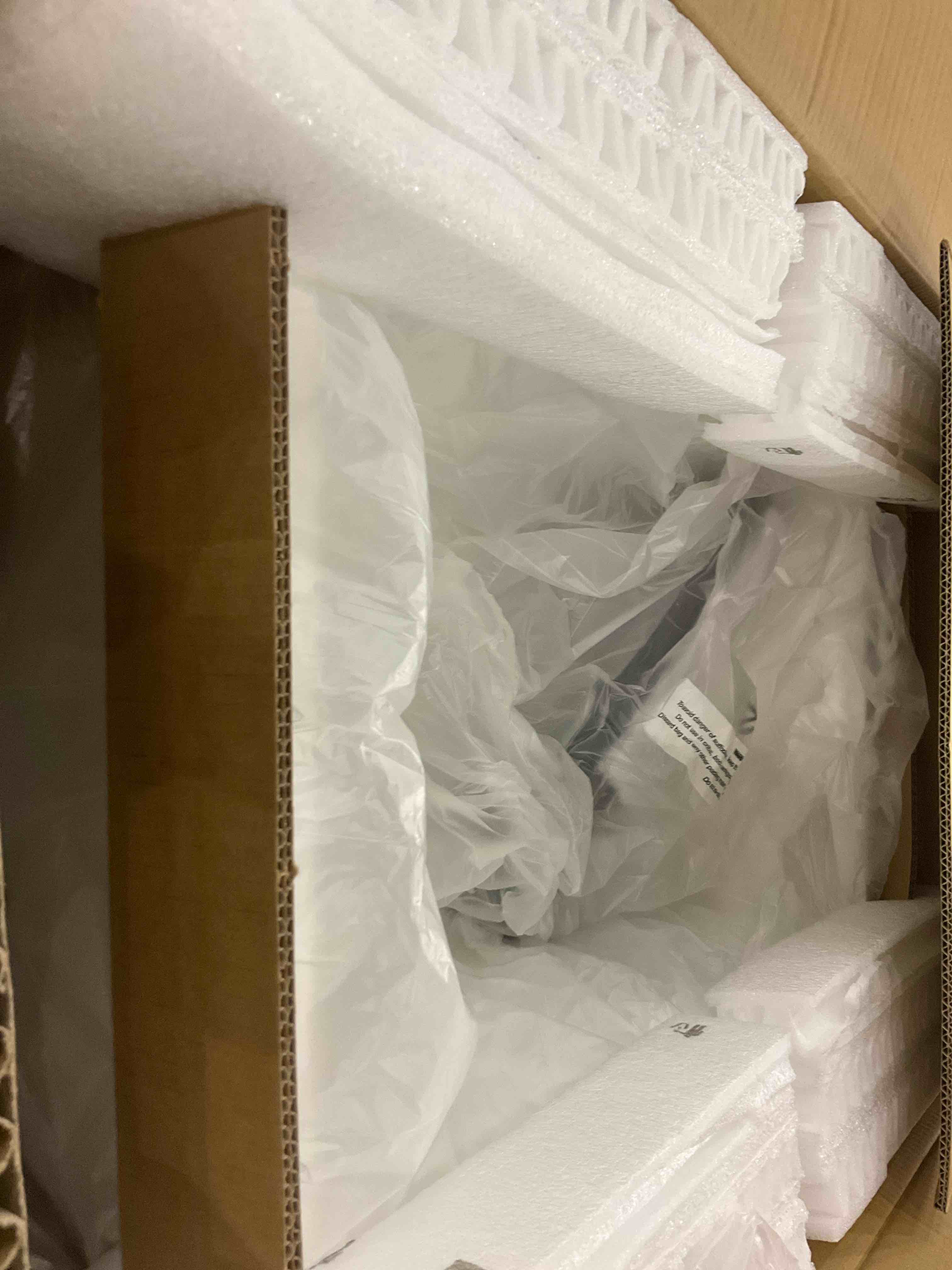 https://s3.amazonaws.com/lotting-images-prod/bidfta/PNK2362905_1754651774377.jpeg