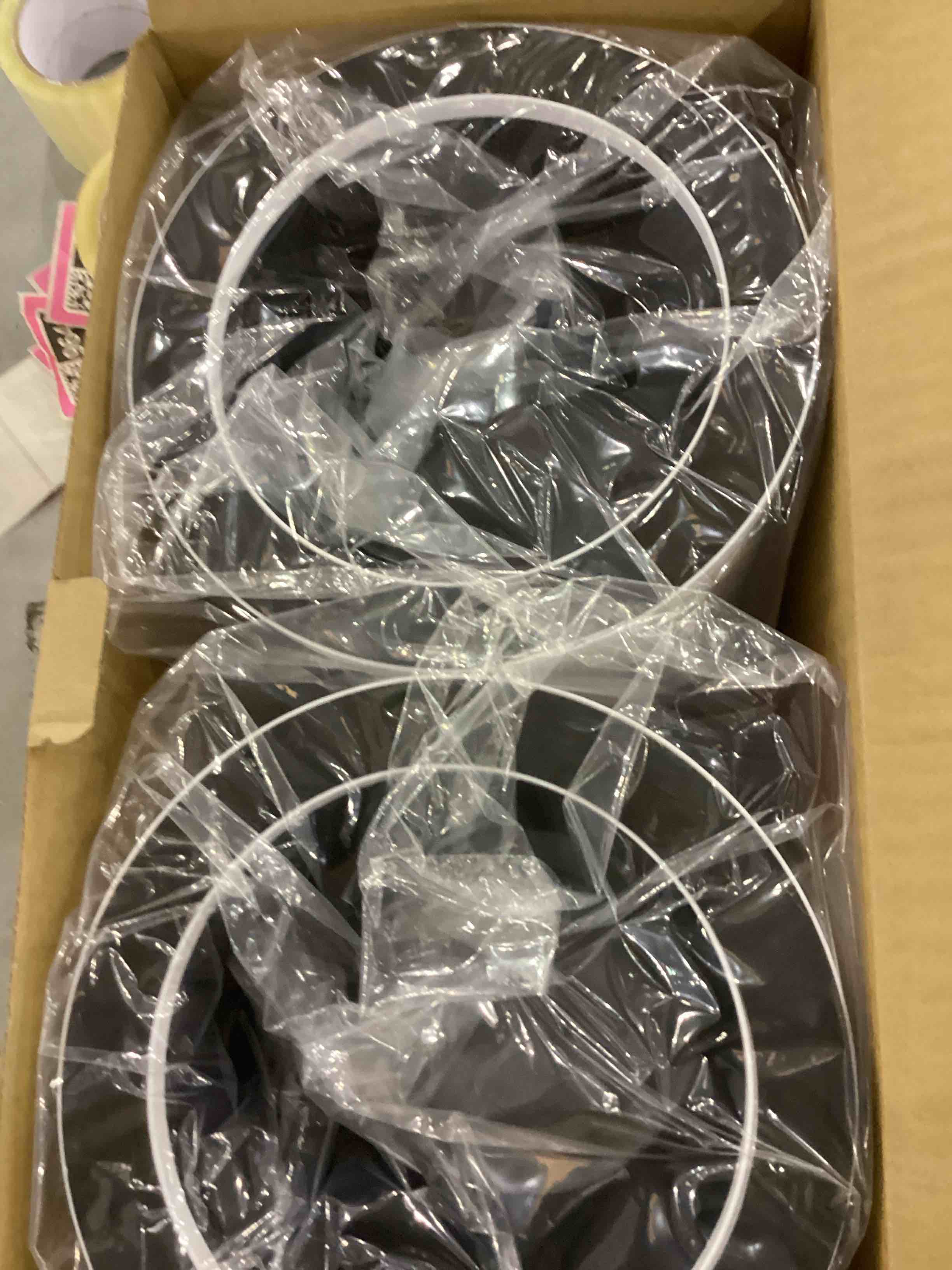 https://s3.amazonaws.com/lotting-images-prod/bidfta/PNK2363003_1754656787872.jpeg
