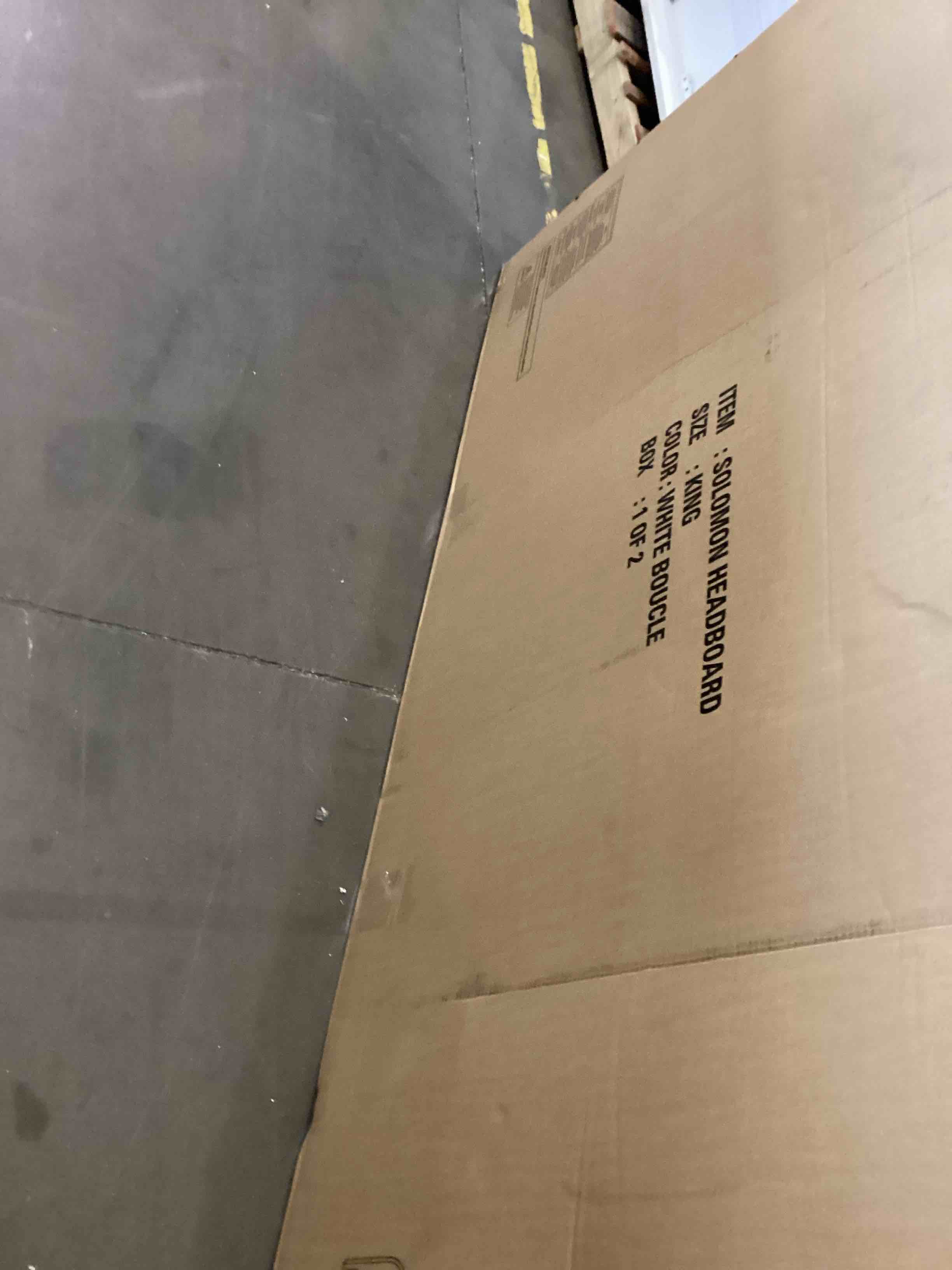 https://s3.amazonaws.com/lotting-images-prod/bidfta/PNK2365411_1754311851169.jpeg