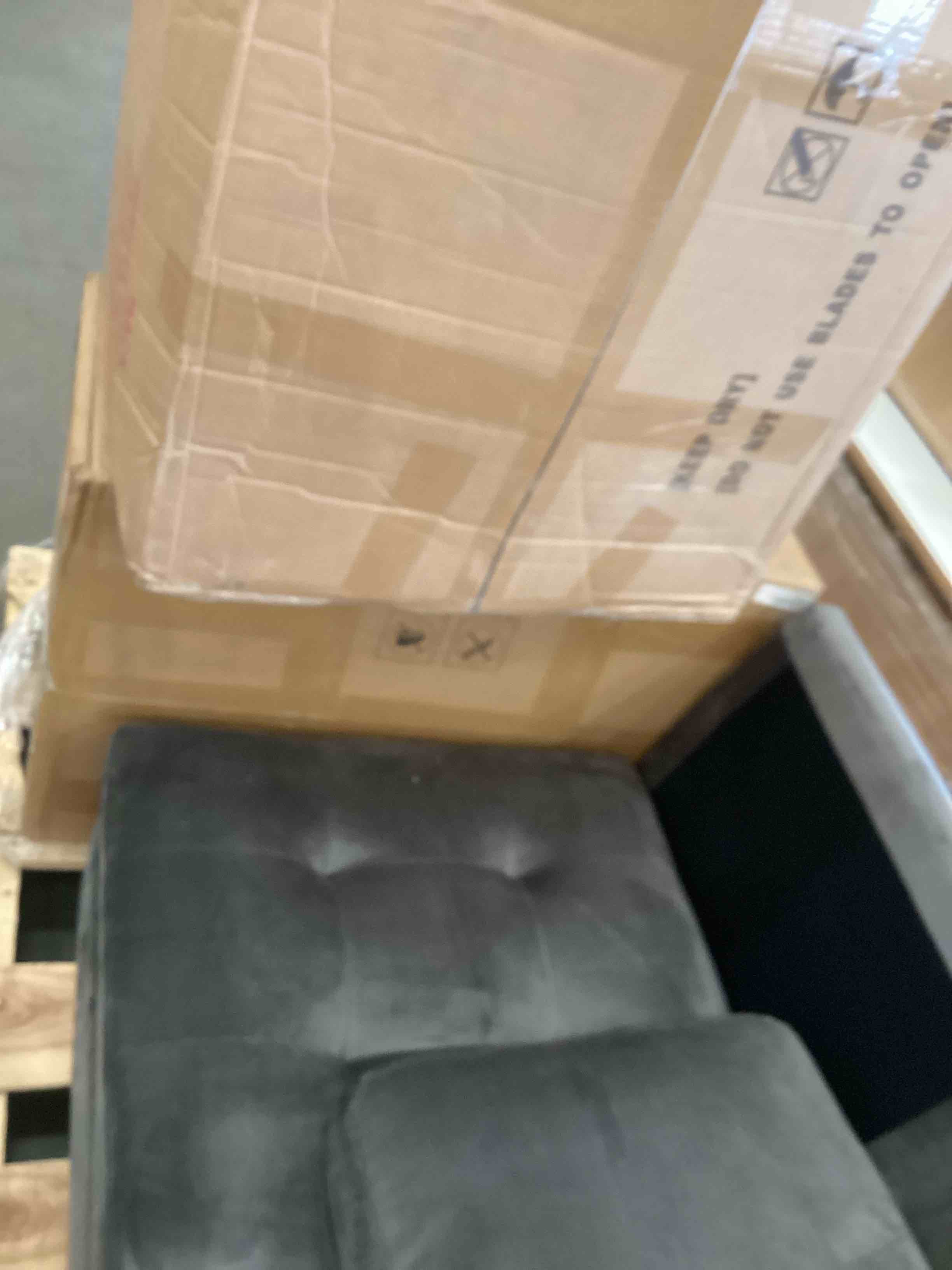 https://s3.amazonaws.com/lotting-images-prod/bidfta/PNK2365423_1754317754379.jpeg
