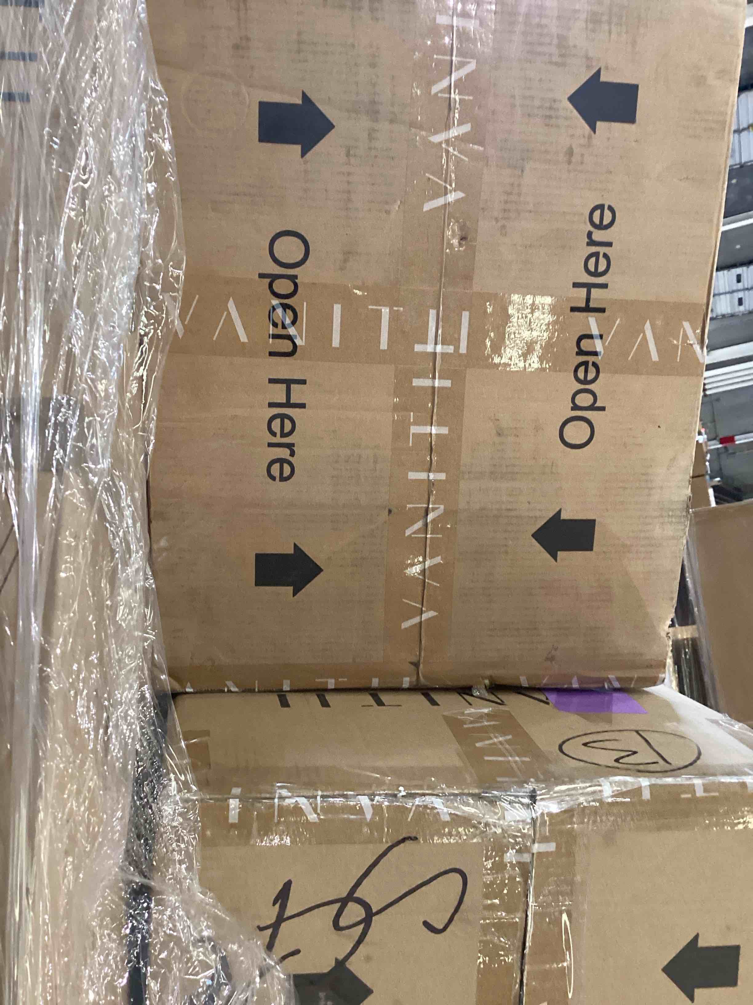 https://s3.amazonaws.com/lotting-images-prod/bidfta/PNK2365491_1754326052638.jpeg