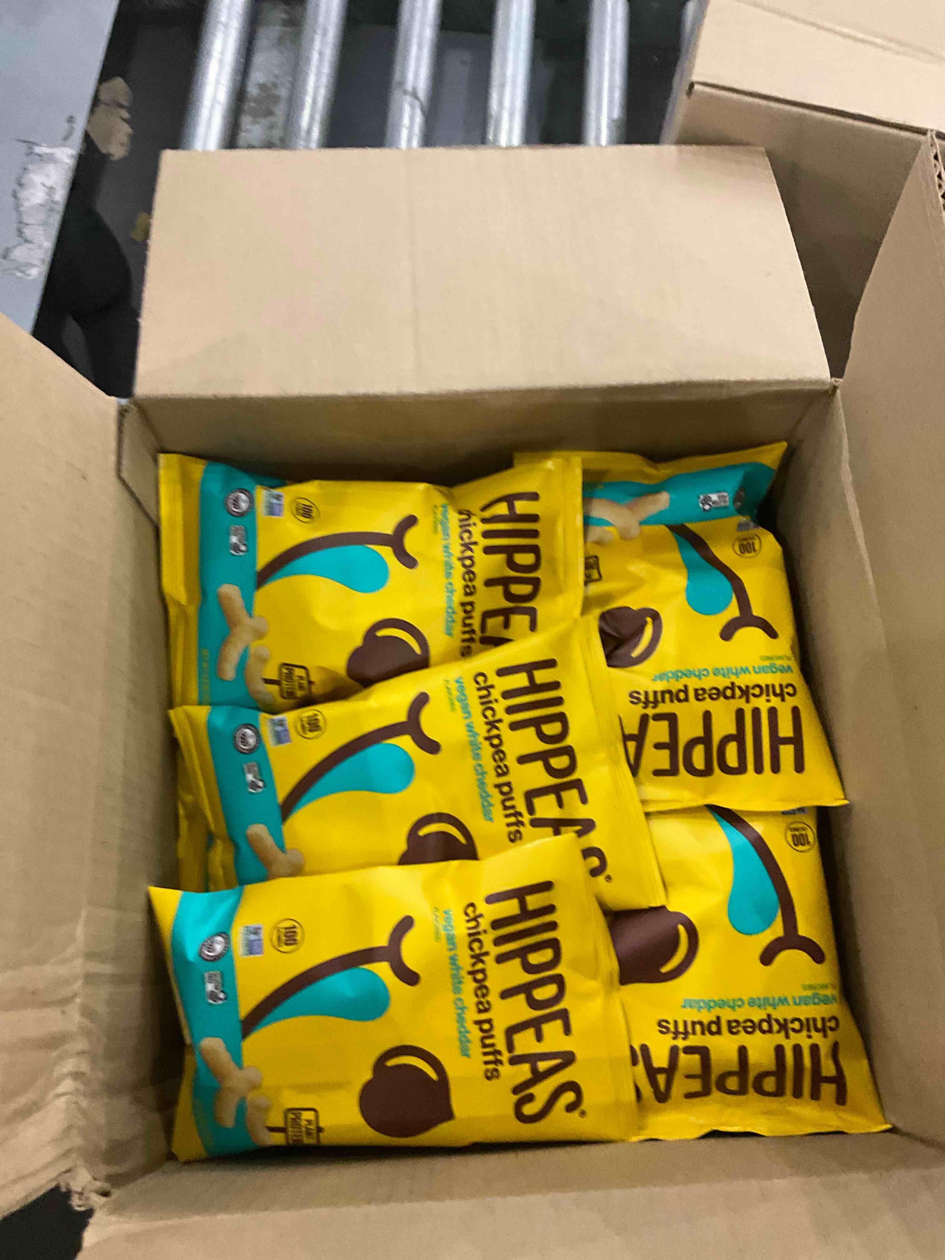 hippeas chickpea puffs, vegan white cheddar, 0.8 ounce (pack of 18), 3g protein, 2g fiber, vegan, gluten-free, crunchy, plant protein snacks