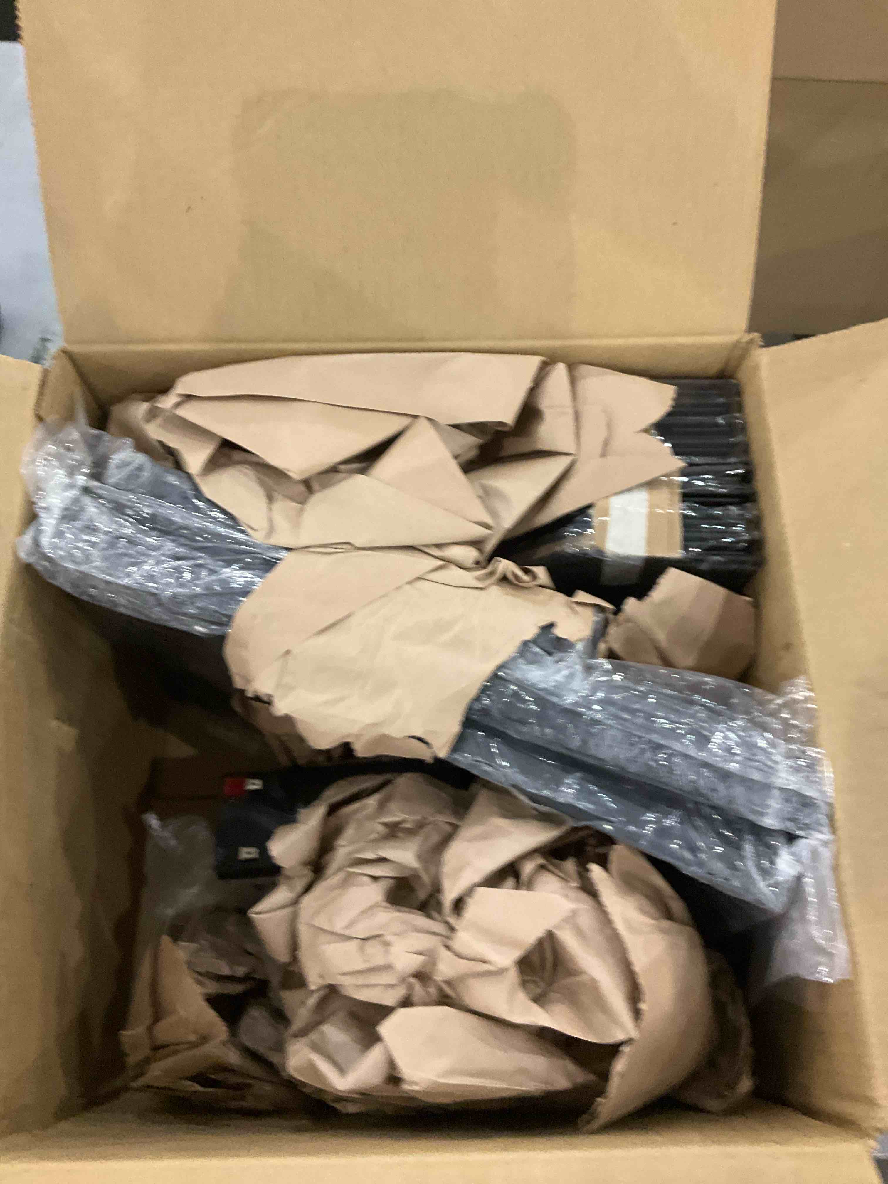 https://s3.amazonaws.com/lotting-images-prod/bidfta/PNK2365984_1754565869882.jpeg