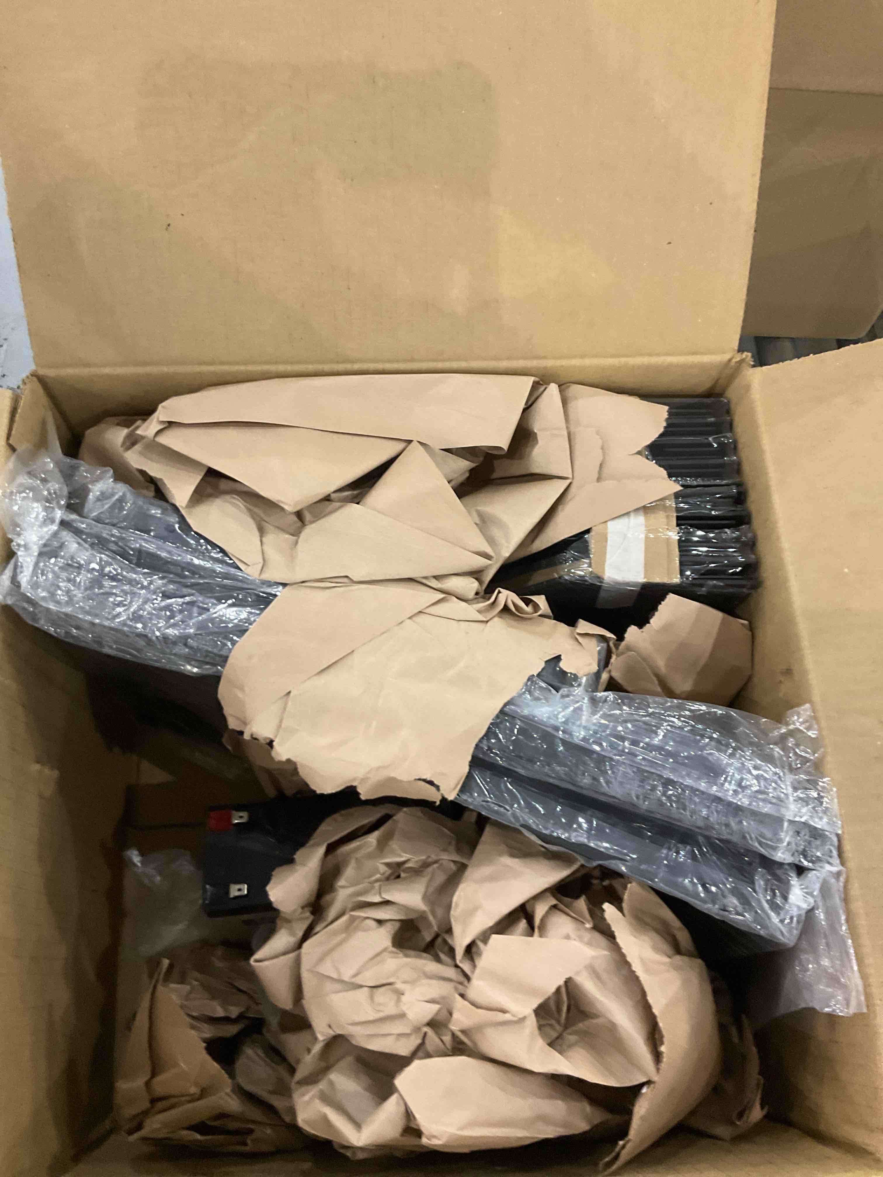 https://s3.amazonaws.com/lotting-images-prod/bidfta/PNK2365984_1754565870875.jpeg