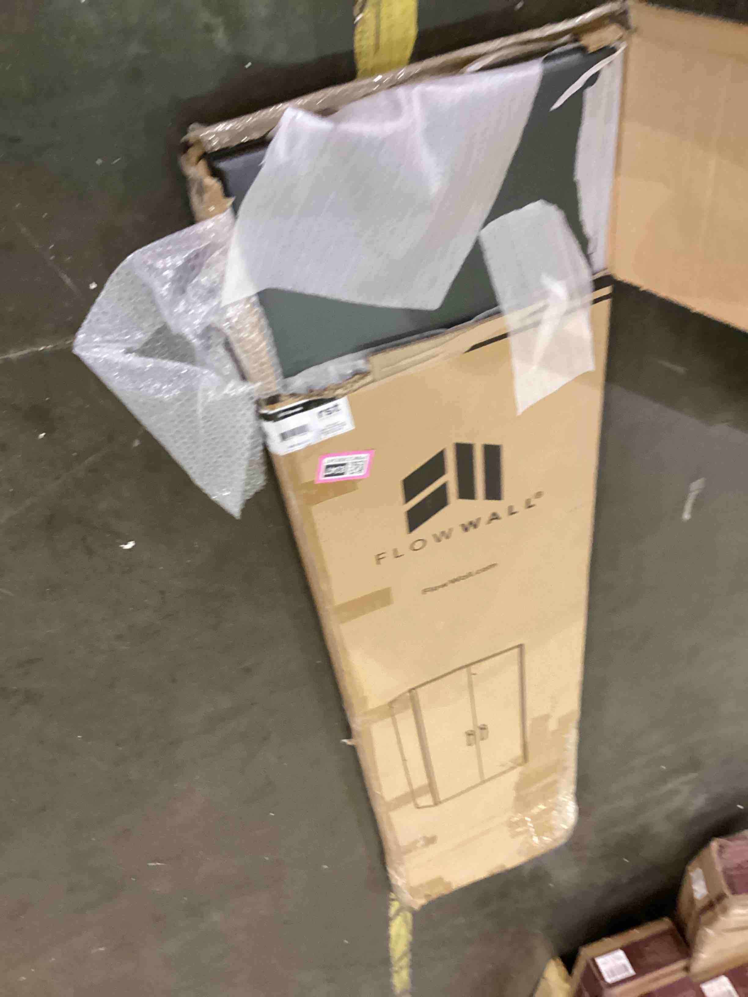 https://s3.amazonaws.com/lotting-images-prod/bidfta/PNK2368347_1754060675120.jpeg