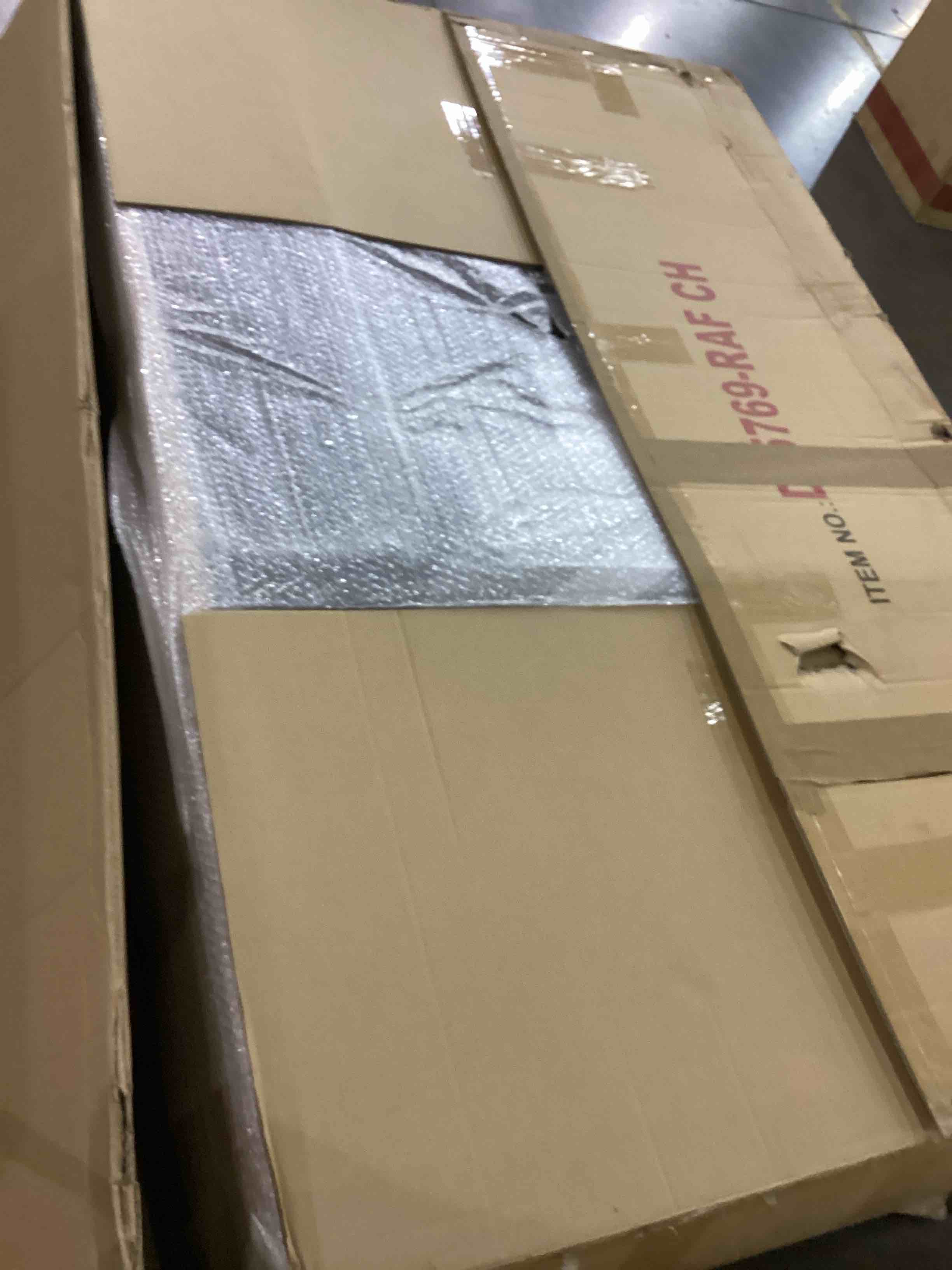 https://s3.amazonaws.com/lotting-images-prod/bidfta/PNK2368397_1754048571667.jpeg