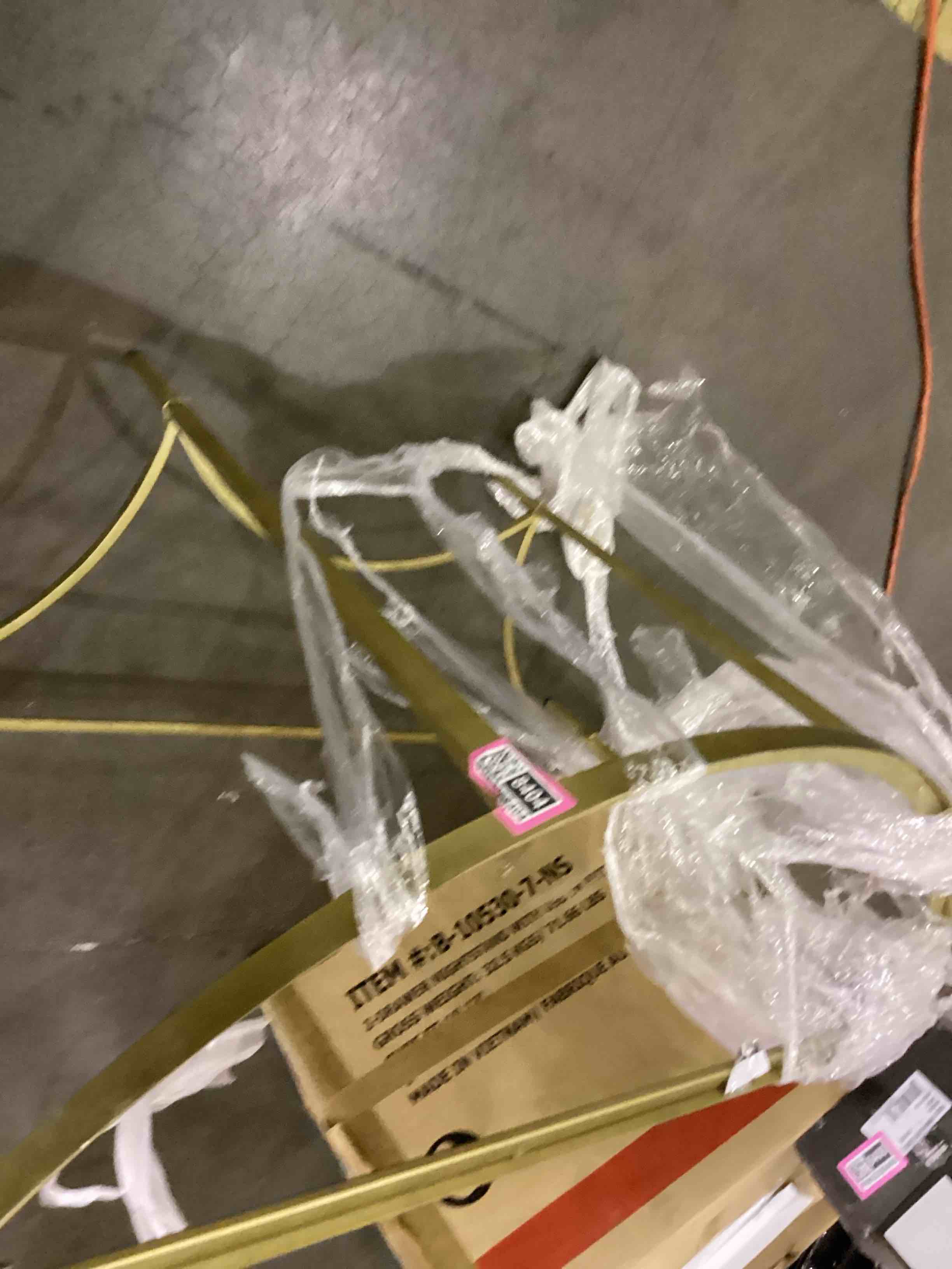 https://s3.amazonaws.com/lotting-images-prod/bidfta/PNK2368404_1754047281357.jpeg
