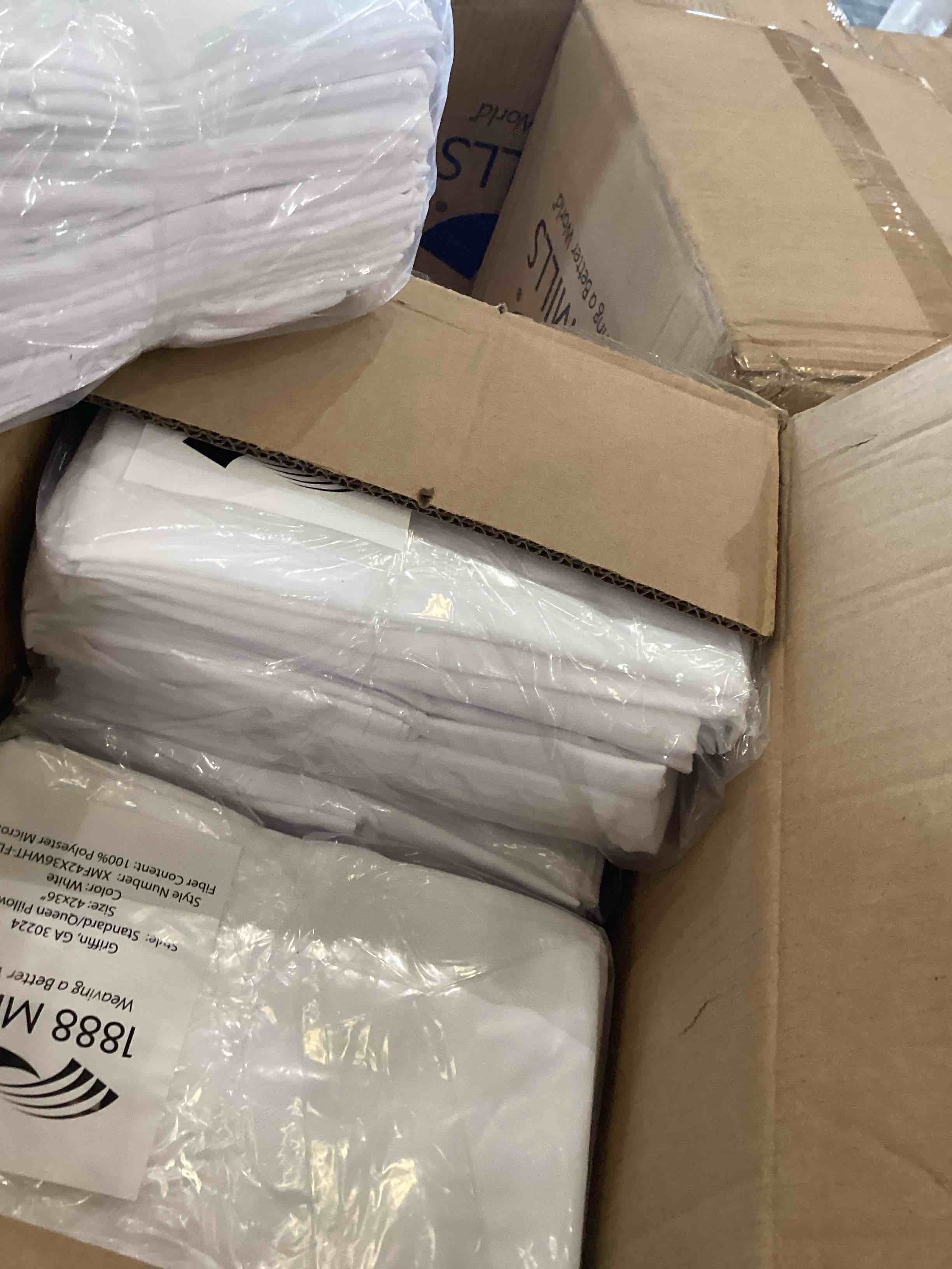 https://s3.amazonaws.com/lotting-images-prod/bidfta/PNK2368752_1754074701956.jpeg