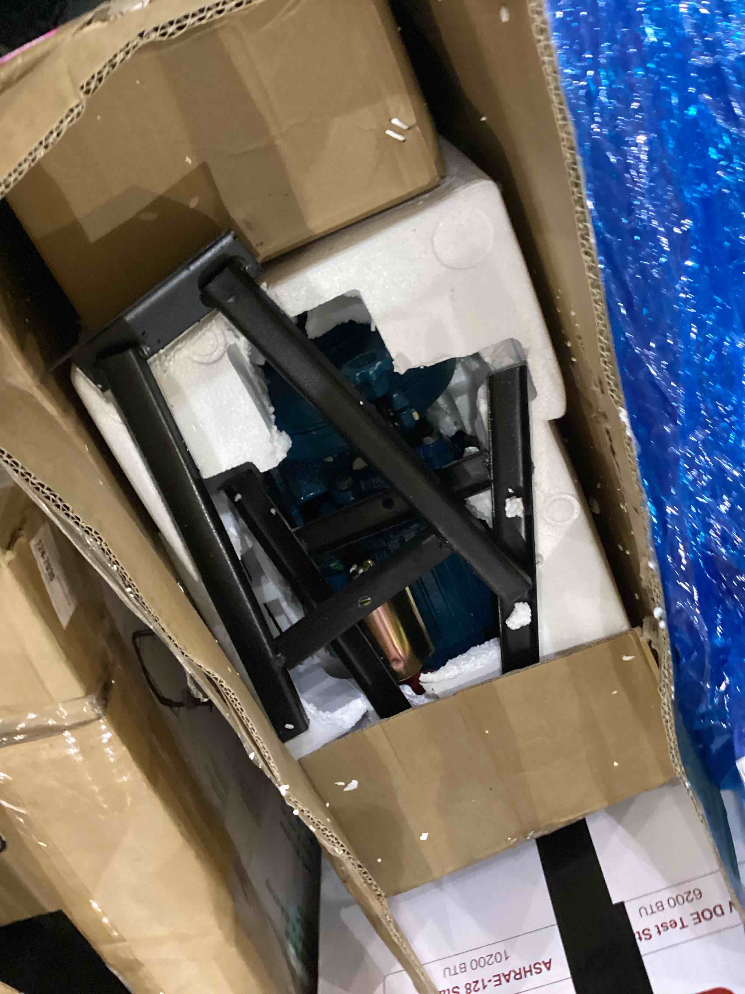 https://s3.amazonaws.com/lotting-images-prod/bidfta/PNK2368810_1754309151775.jpeg