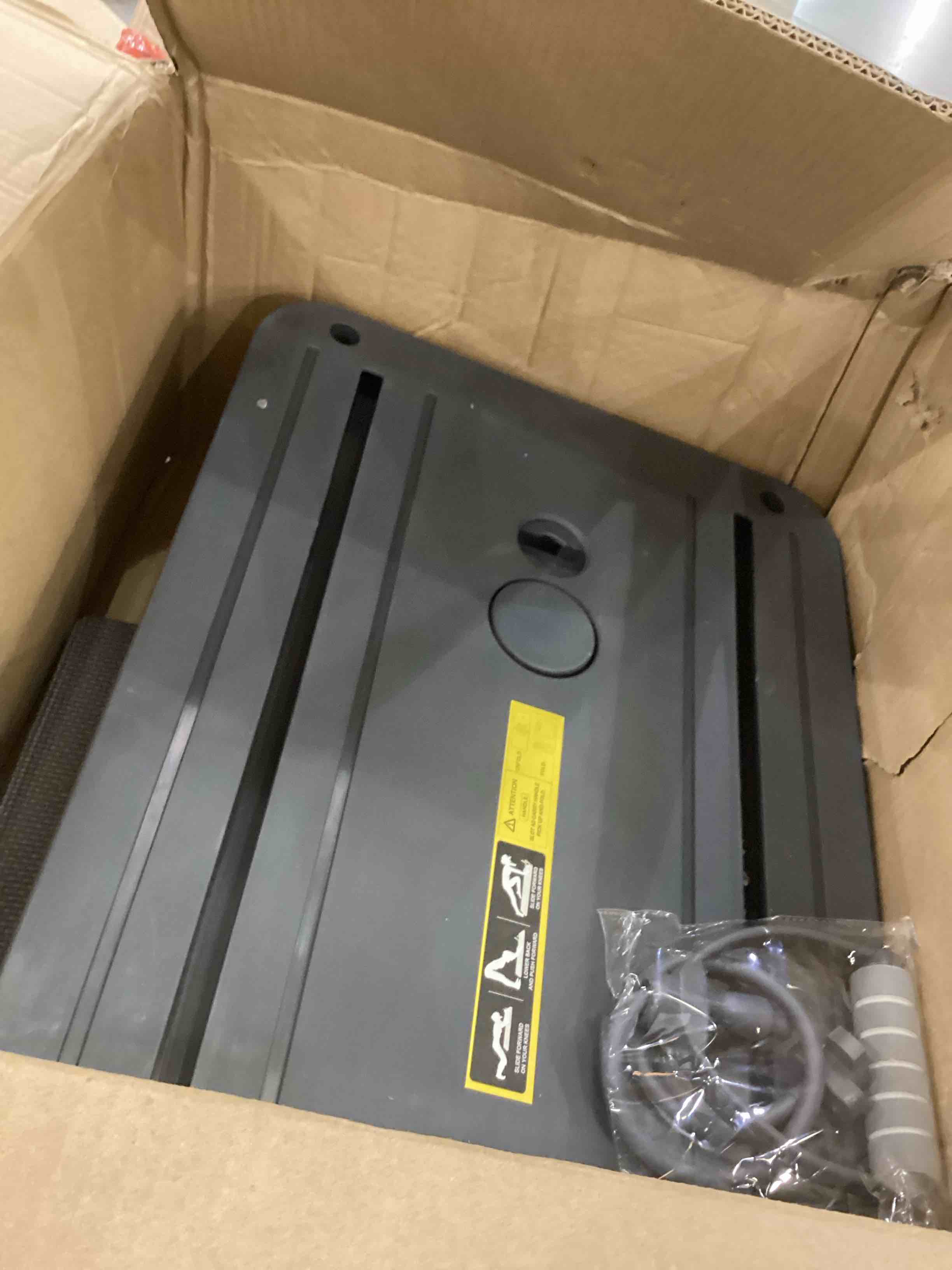 https://s3.amazonaws.com/lotting-images-prod/bidfta/PNK2369190_1754574755592.jpeg