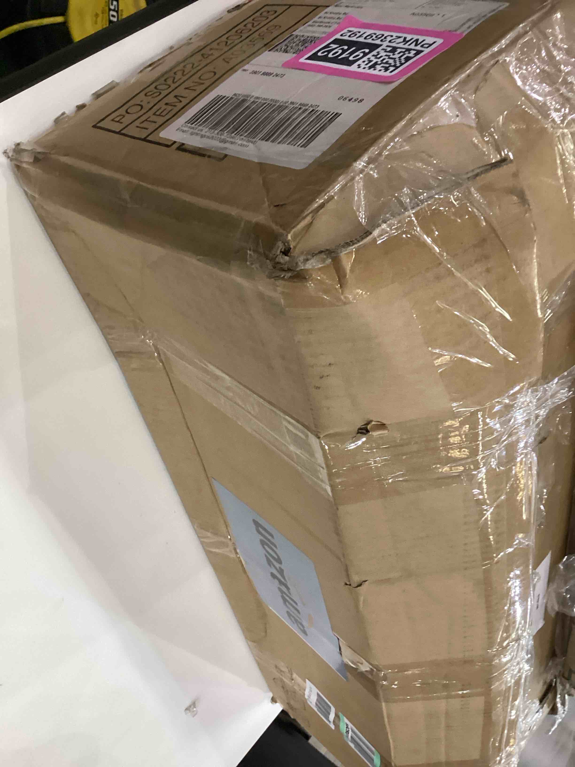 https://s3.amazonaws.com/lotting-images-prod/bidfta/PNK2369192_1754576875375.jpeg