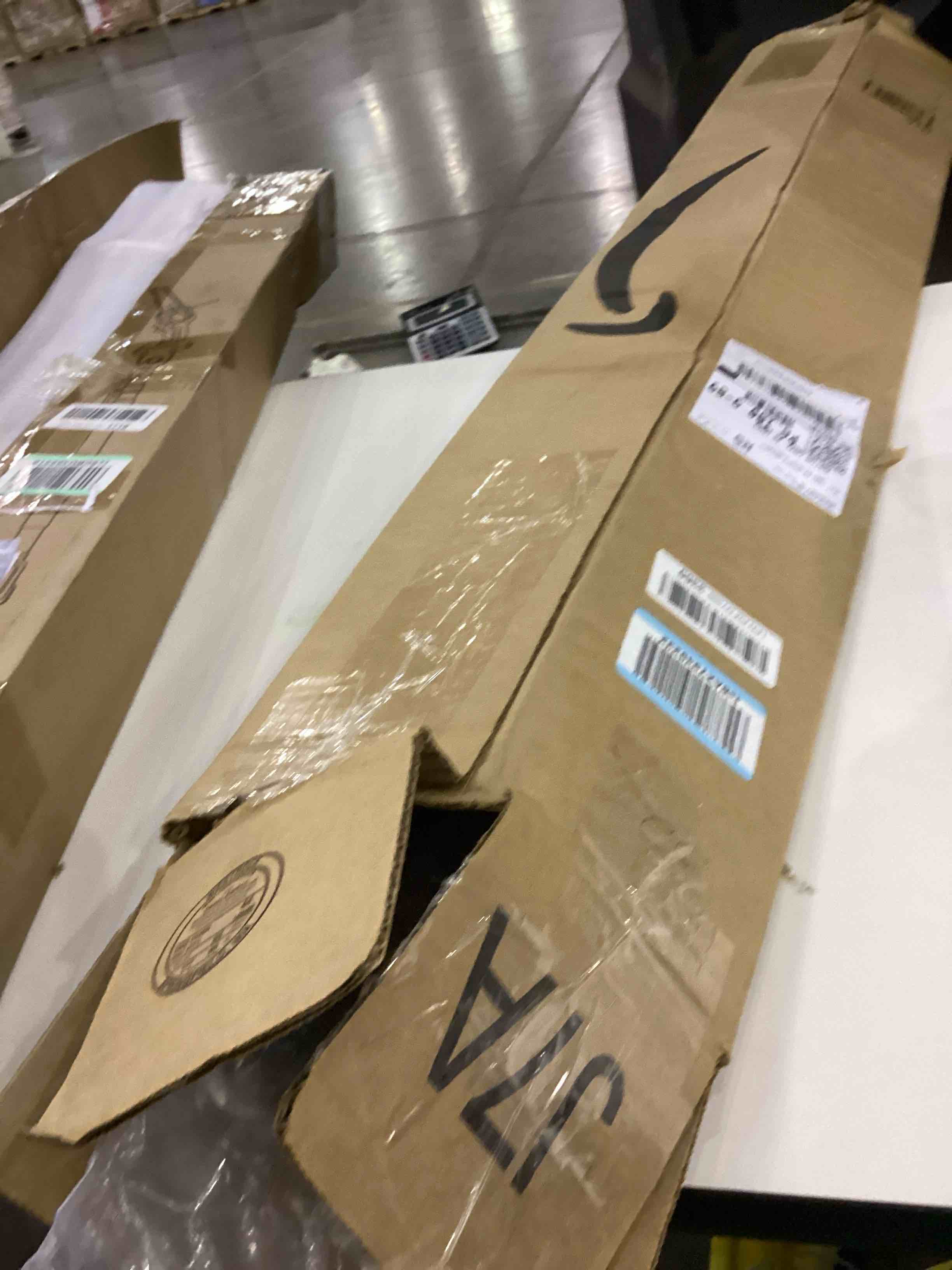 https://s3.amazonaws.com/lotting-images-prod/bidfta/PNK2369263_1754567874664.jpeg