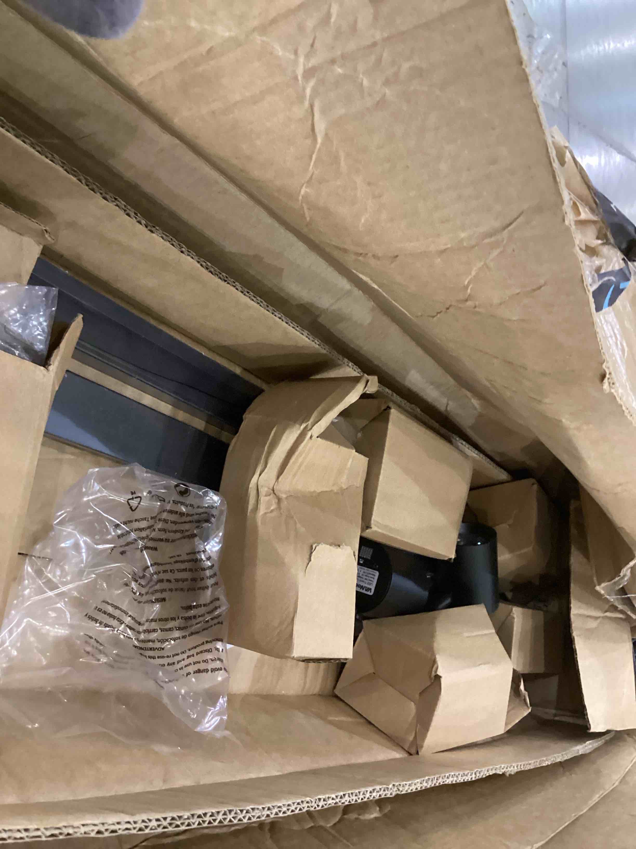 https://s3.amazonaws.com/lotting-images-prod/bidfta/PNK2369308_1754573119603.jpeg