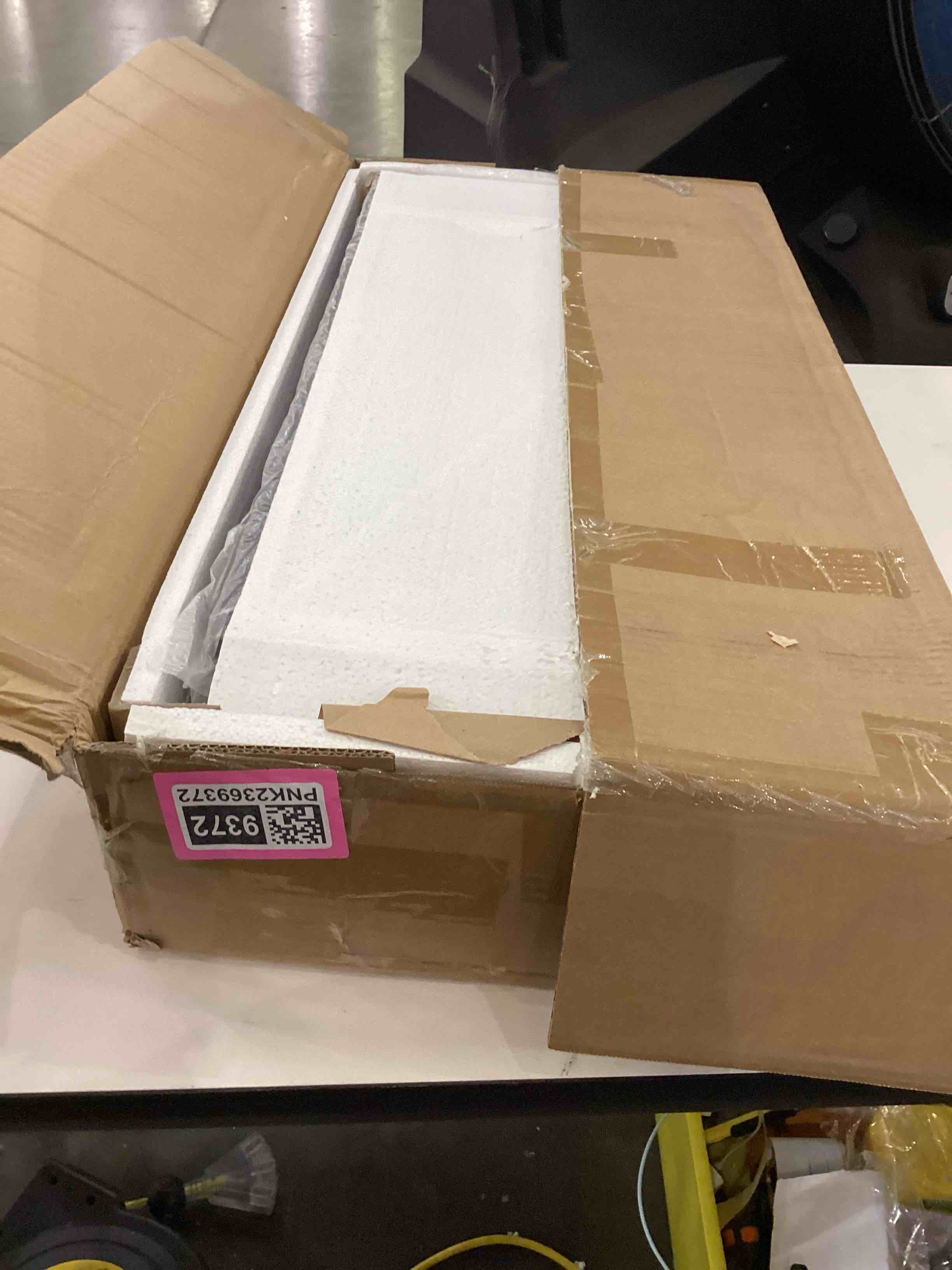 https://s3.amazonaws.com/lotting-images-prod/bidfta/PNK2369372_1754577804402.jpeg