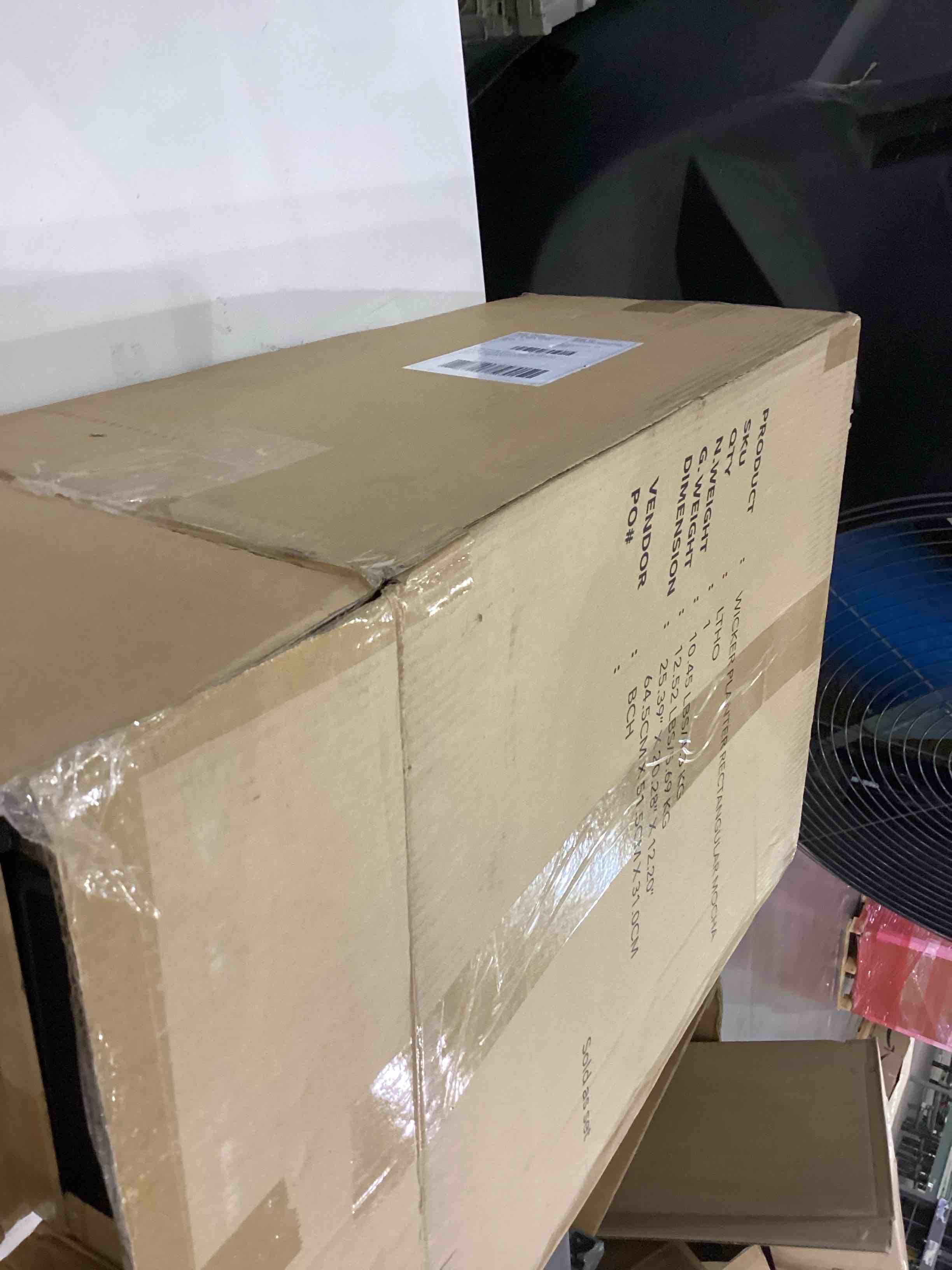 https://s3.amazonaws.com/lotting-images-prod/bidfta/PNK2369451_1754581635688.jpeg