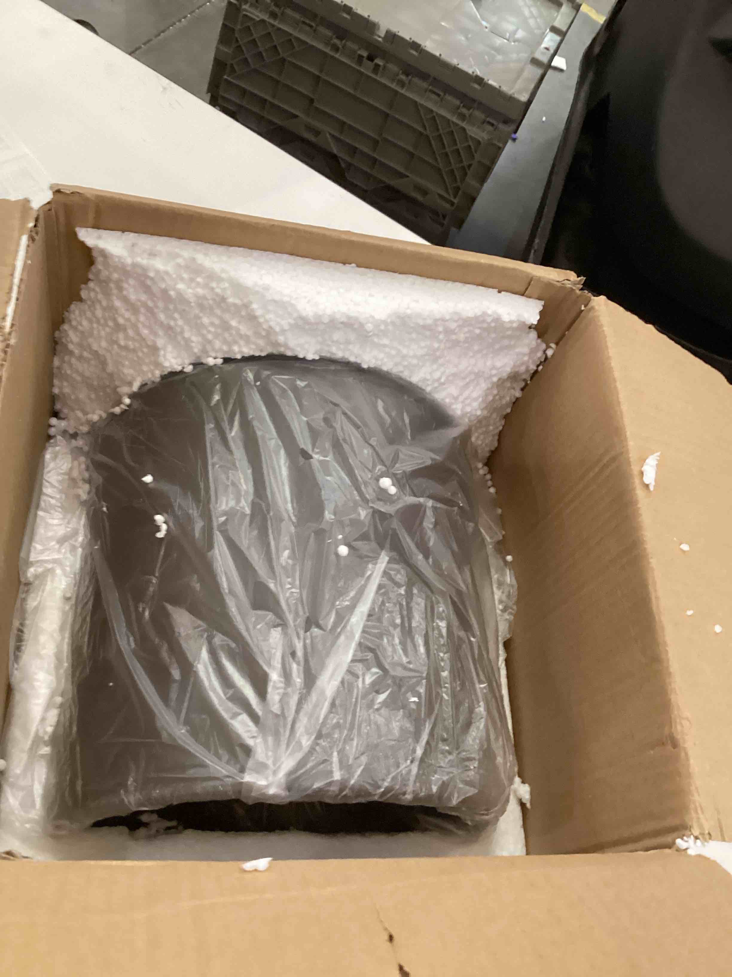 https://s3.amazonaws.com/lotting-images-prod/bidfta/PNK2369537_1754588164016.jpeg