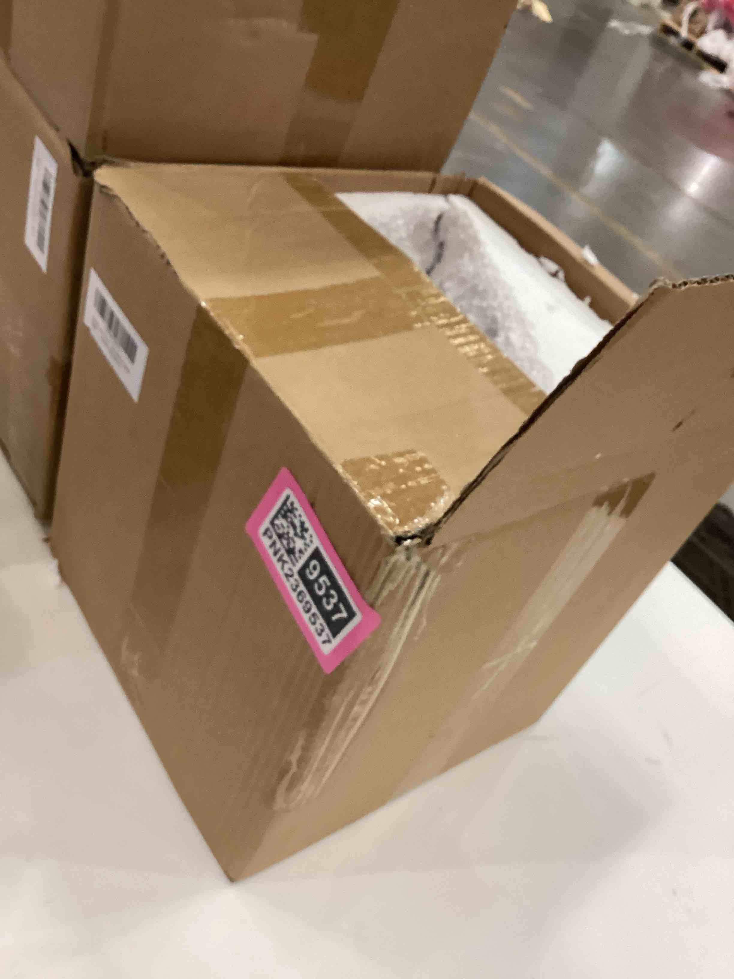 https://s3.amazonaws.com/lotting-images-prod/bidfta/PNK2369543_1754588154657.jpeg