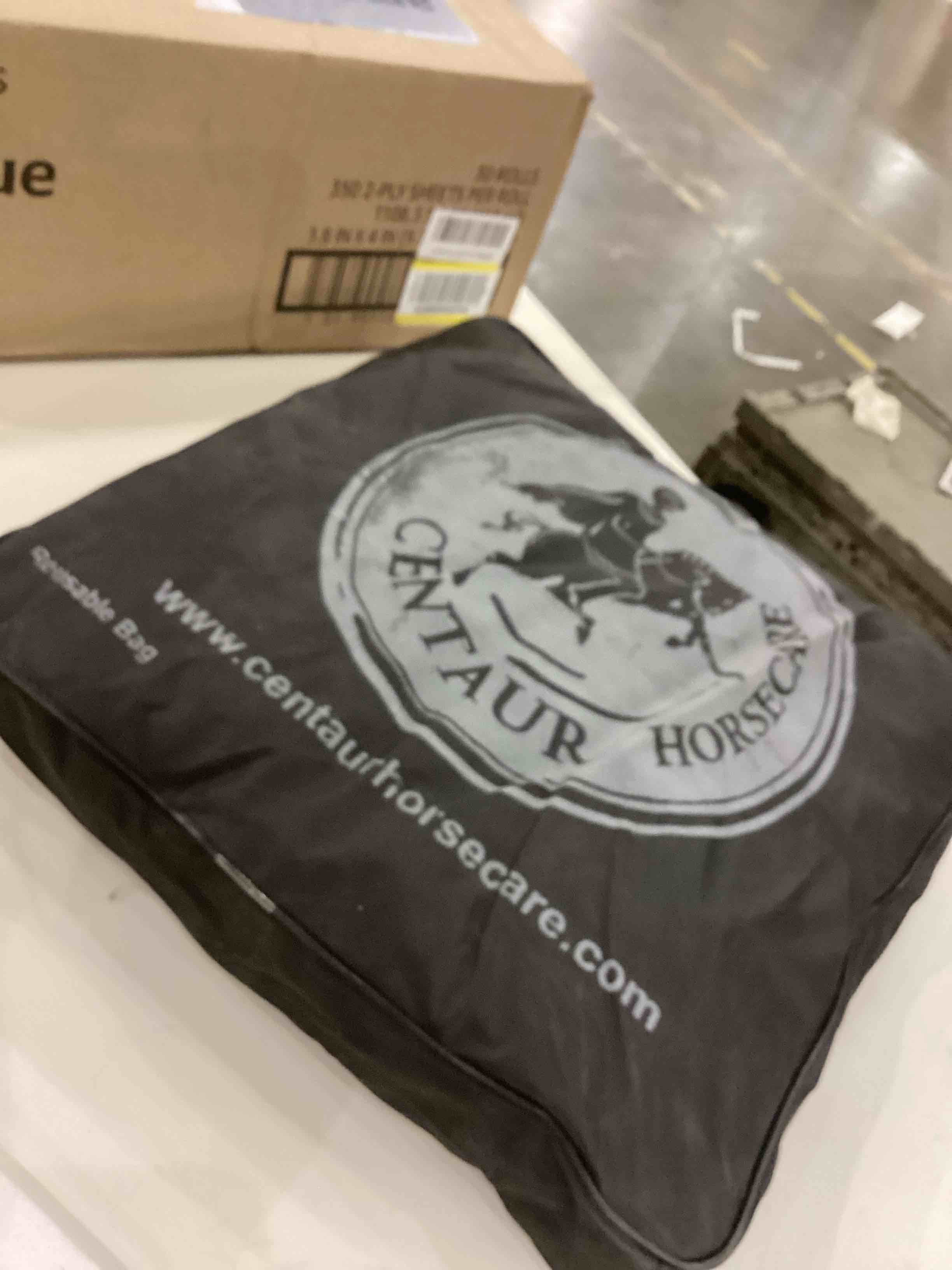 https://s3.amazonaws.com/lotting-images-prod/bidfta/PNK2369620_1754592343744.jpeg