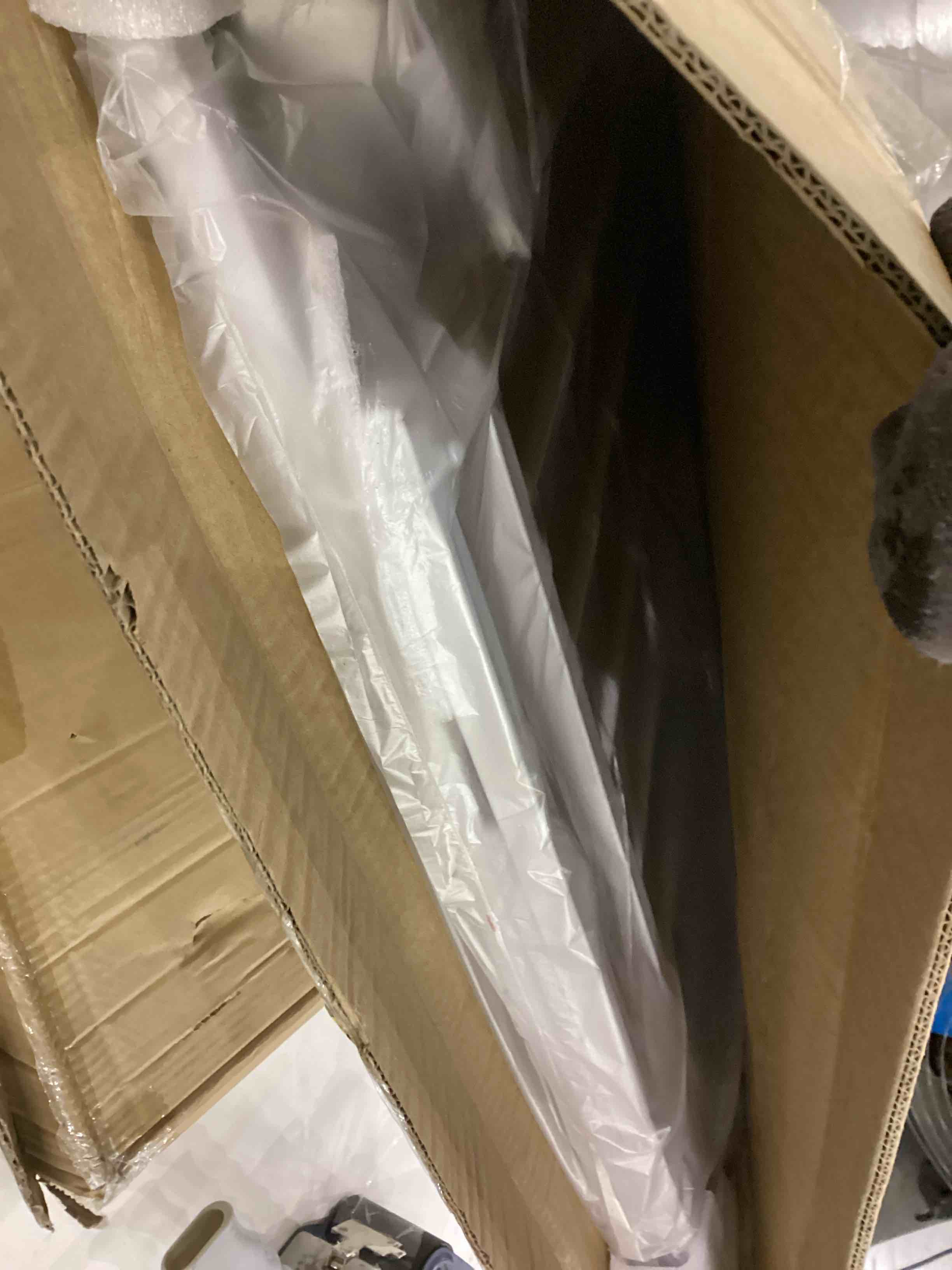 https://s3.amazonaws.com/lotting-images-prod/bidfta/PNK2369653_1754648319549.jpeg
