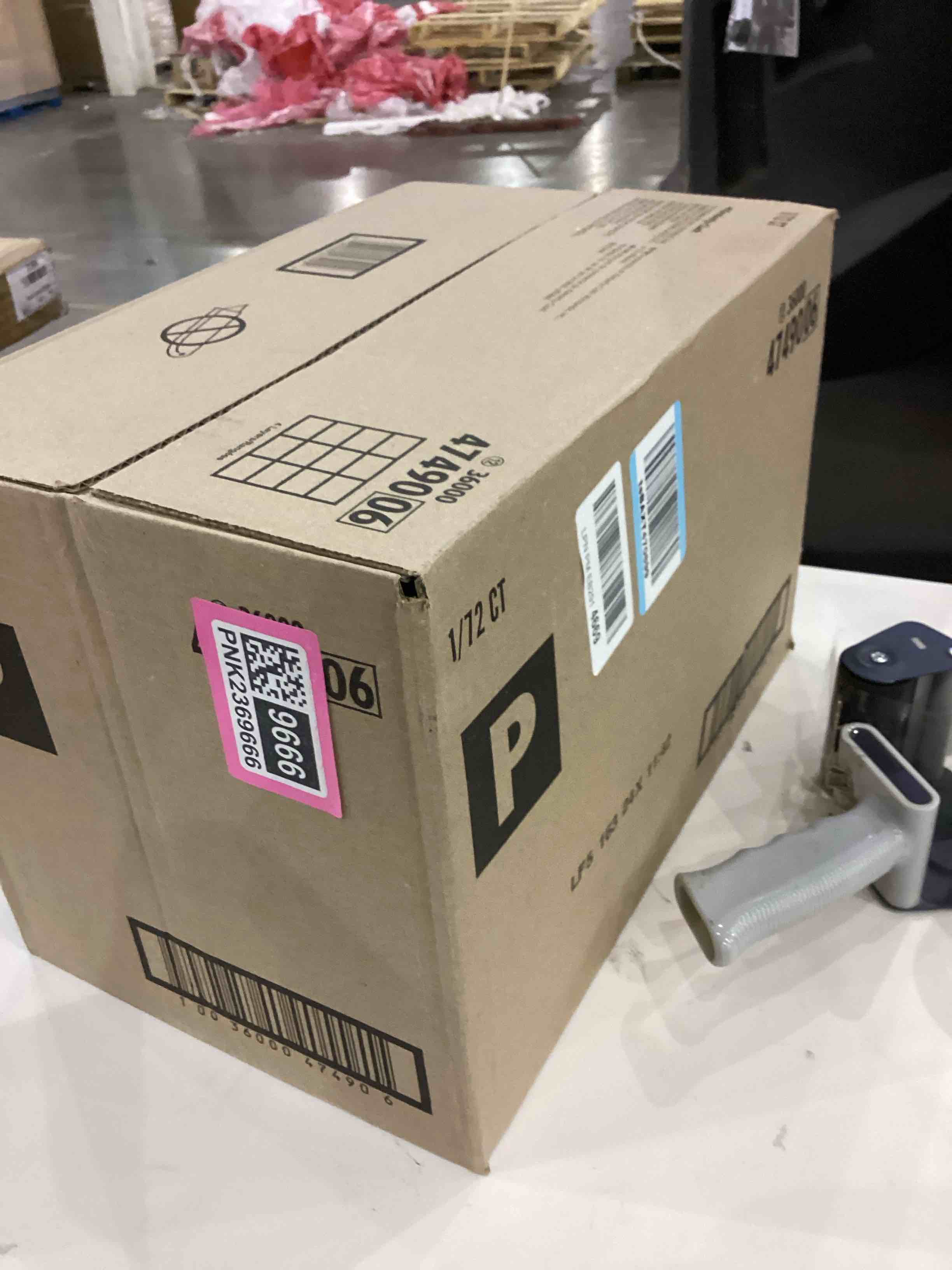 https://s3.amazonaws.com/lotting-images-prod/bidfta/PNK2369666_1754649642082.jpeg