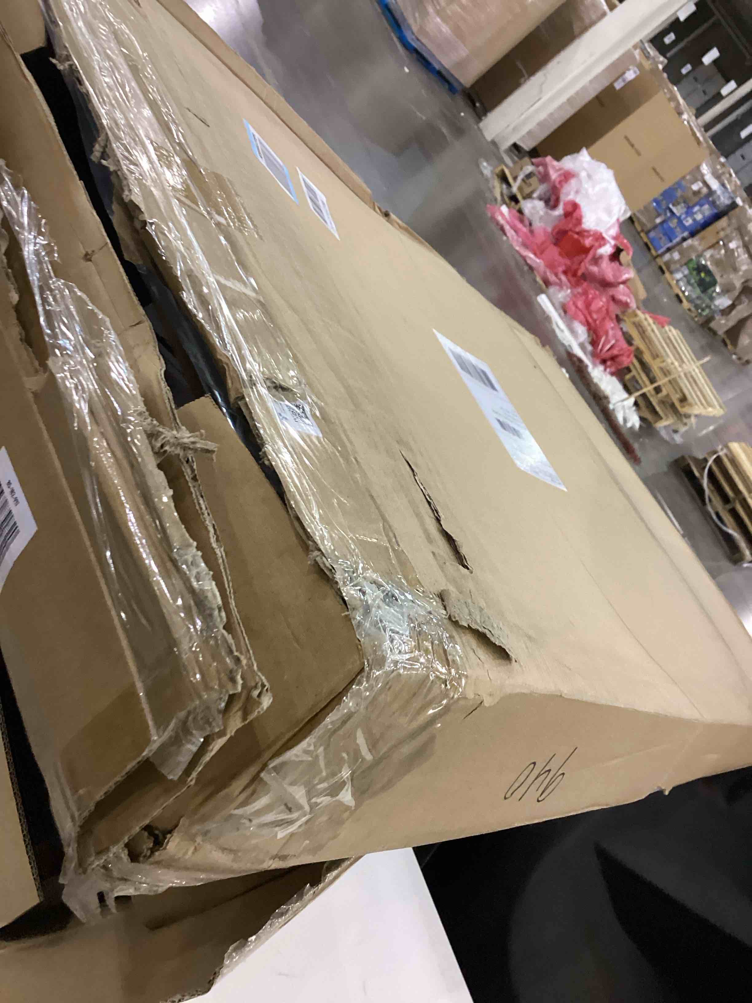 https://s3.amazonaws.com/lotting-images-prod/bidfta/PNK2369685_1754651022135.jpeg