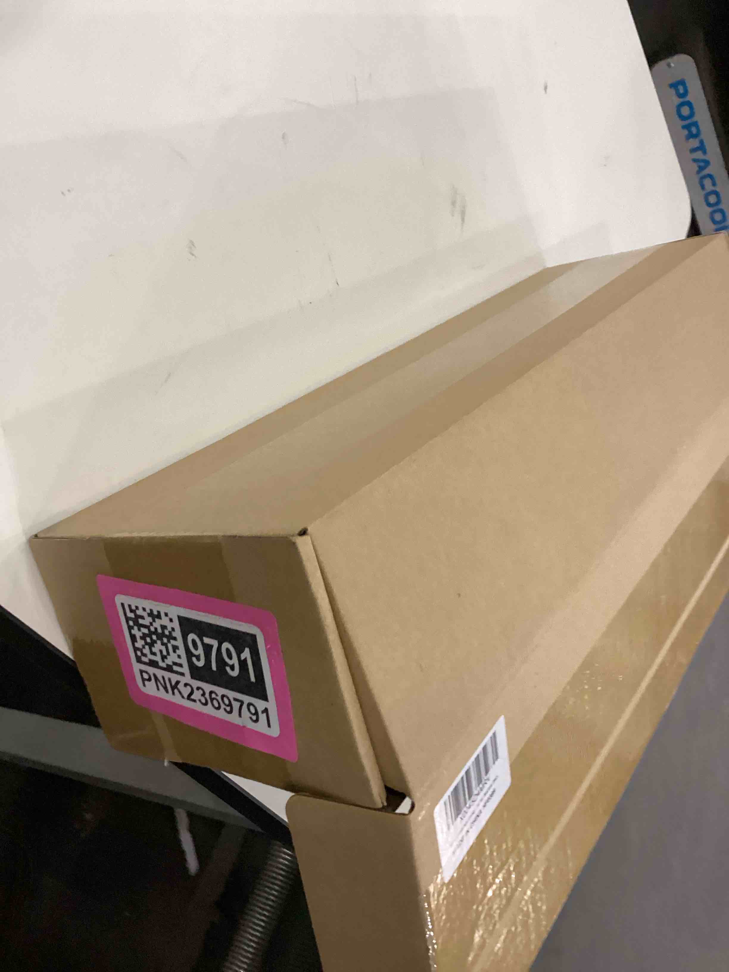 https://s3.amazonaws.com/lotting-images-prod/bidfta/PNK2369791_1754667526006.jpeg