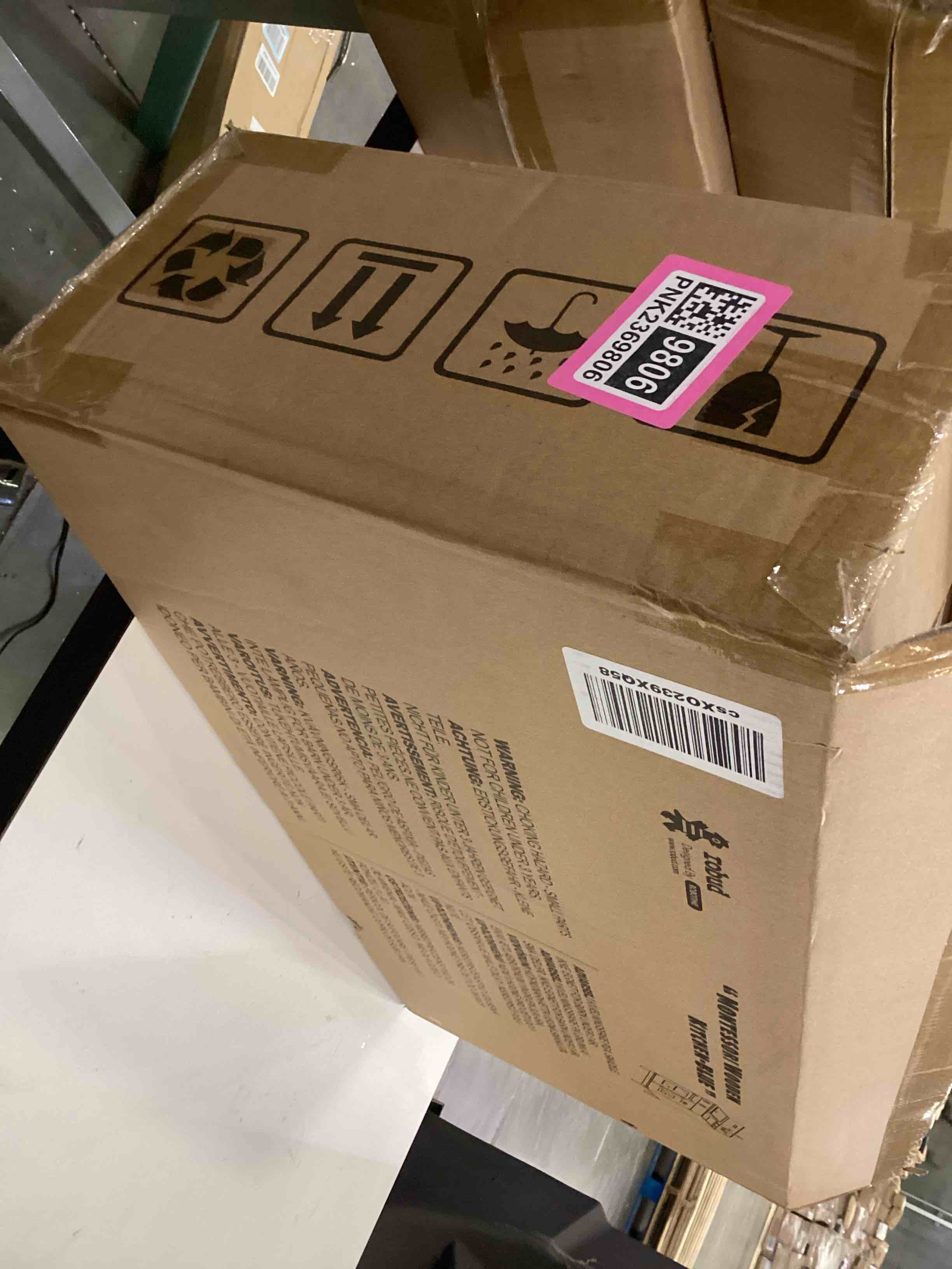 https://s3.amazonaws.com/lotting-images-prod/bidfta/PNK2369808_1754667967928.jpeg