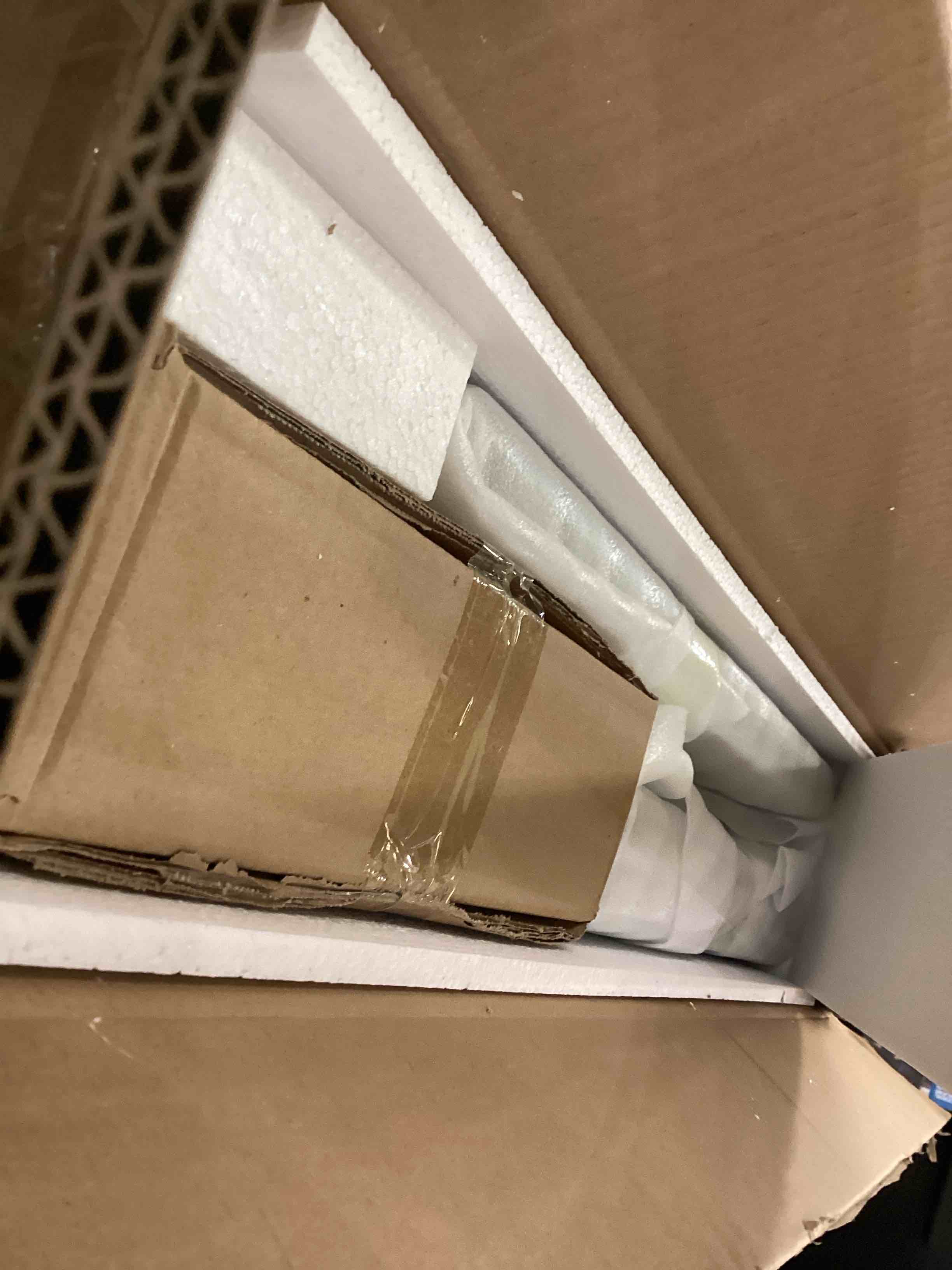 https://s3.amazonaws.com/lotting-images-prod/bidfta/PNK2369808_1754667976032.jpeg