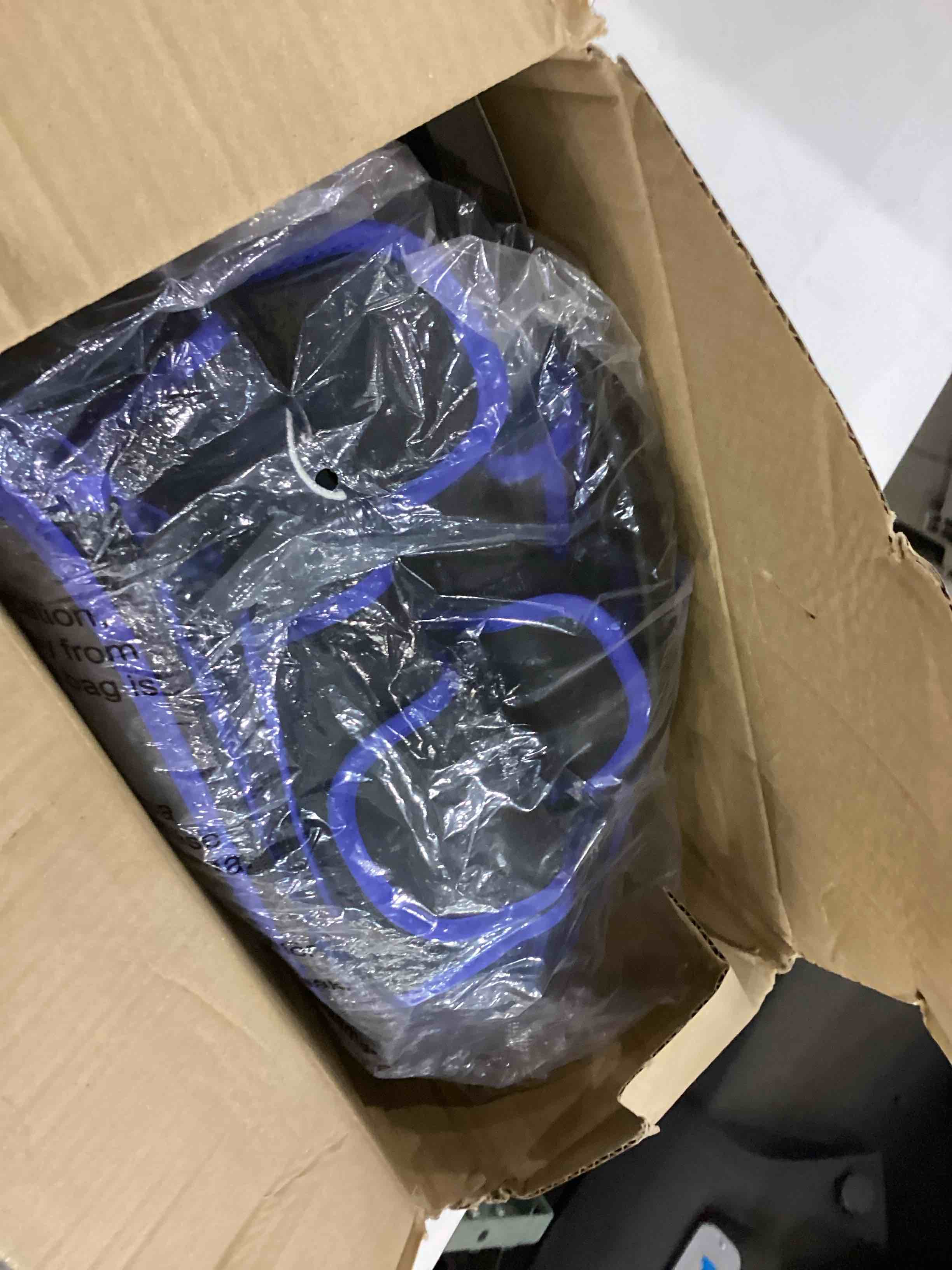 https://s3.amazonaws.com/lotting-images-prod/bidfta/PNK2369908_1754653386236.jpeg